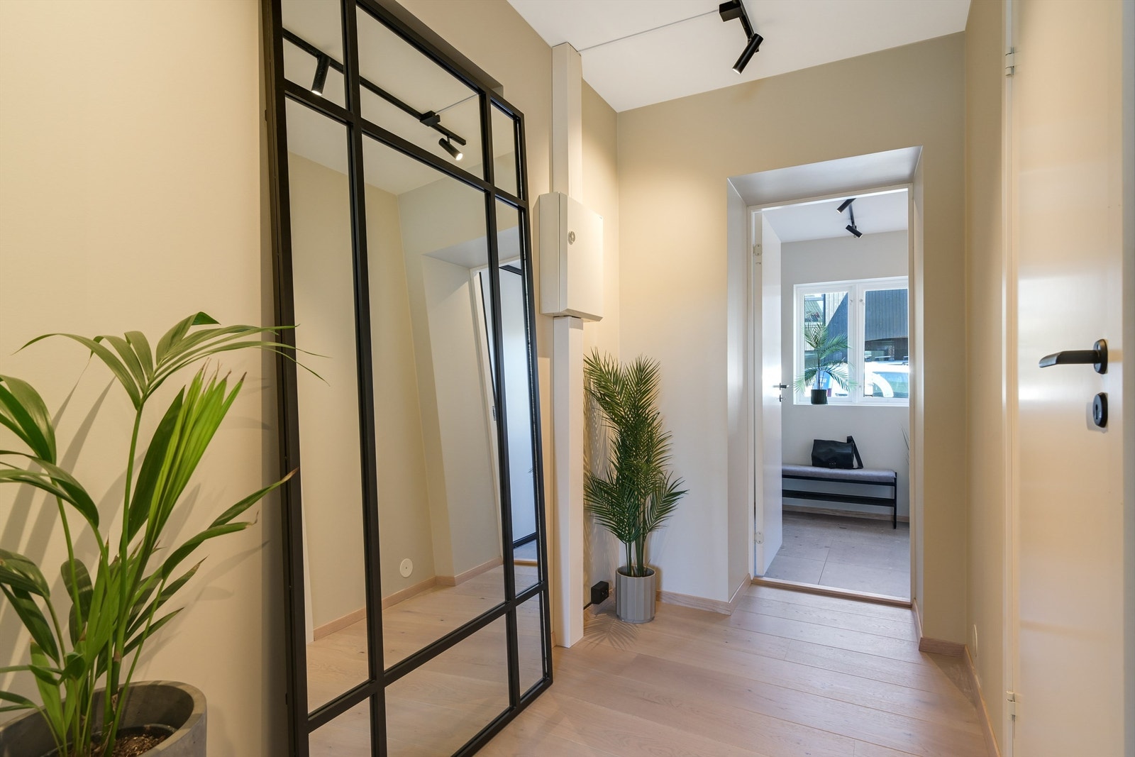 Gjennomgående moderne og gjennomført stil. Galleribilde