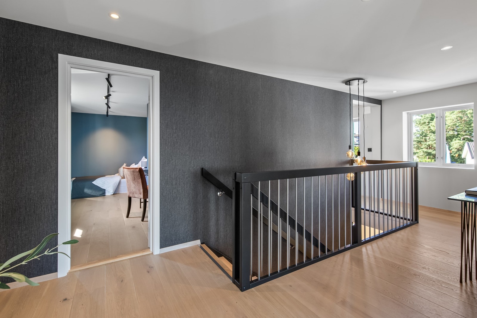 I boligens andre etasje kommer man opp i et trapperom hvor man tar seg videre til de ulike avdelingene. Galleribilde