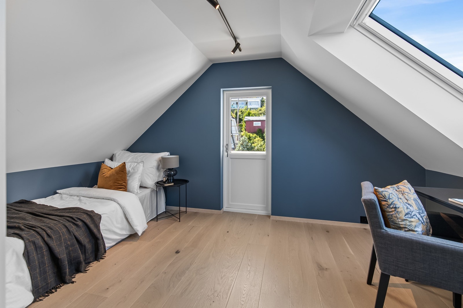 Fra soverommet har du adkomst til en egen balkong. Galleribilde