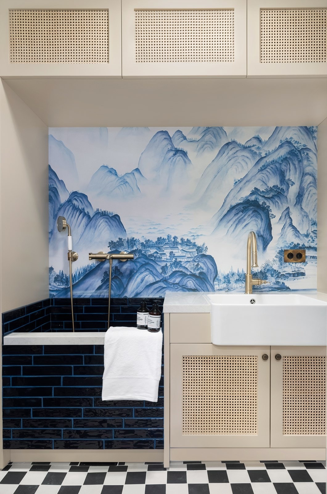 Flotte fargekombinasjoner og materialbruk også i underetasjen. Galleribilde