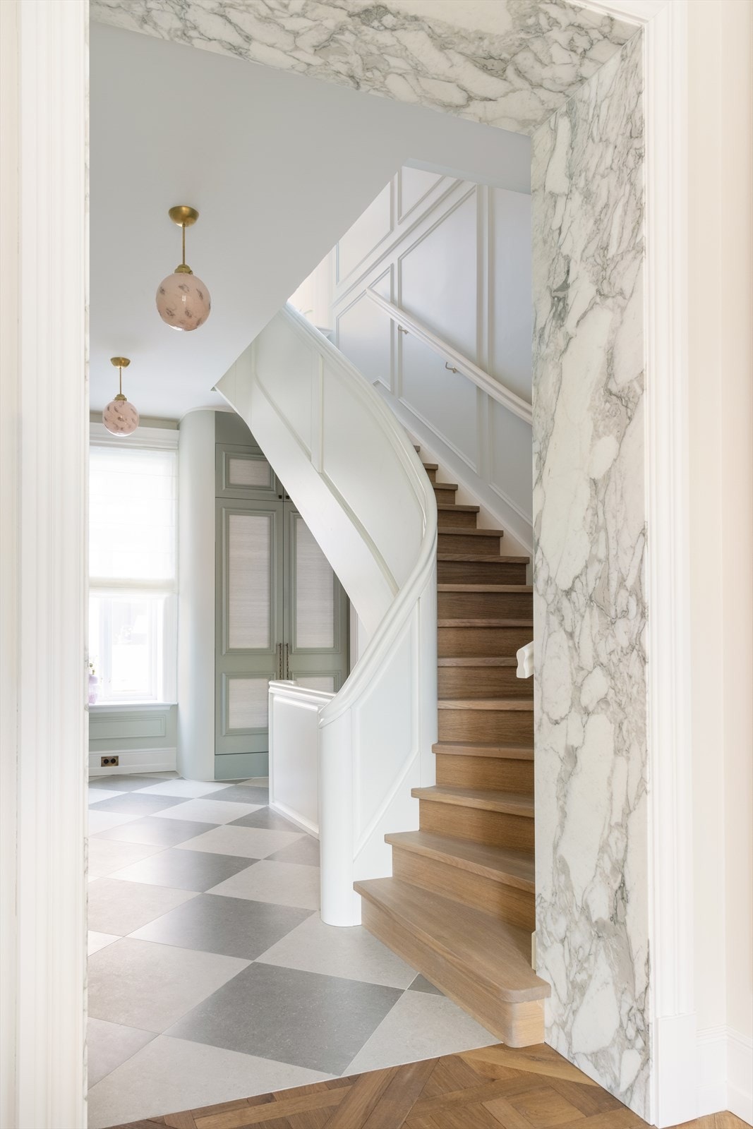 Alle innvendige trapper er levert av Engan trapp - solid norskprodusert håndverk med høy kvalitet. Galleribilde