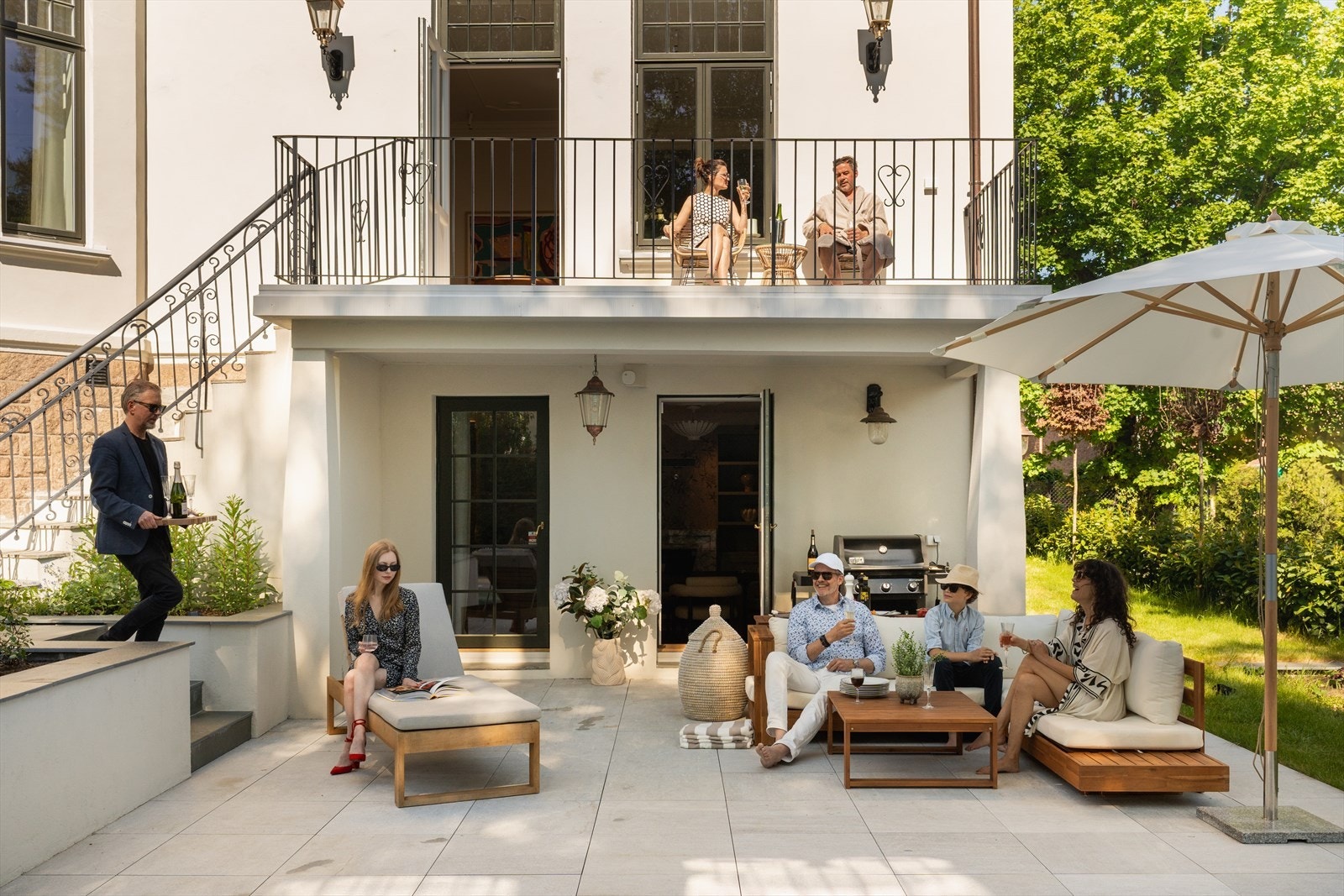 Hver eneste detalj er nøye gjennomtenkt, og all innredning er skreddersydd og designet av anerkjente Gathe + Gram, noe som sikrer en unik stil. Galleribilde