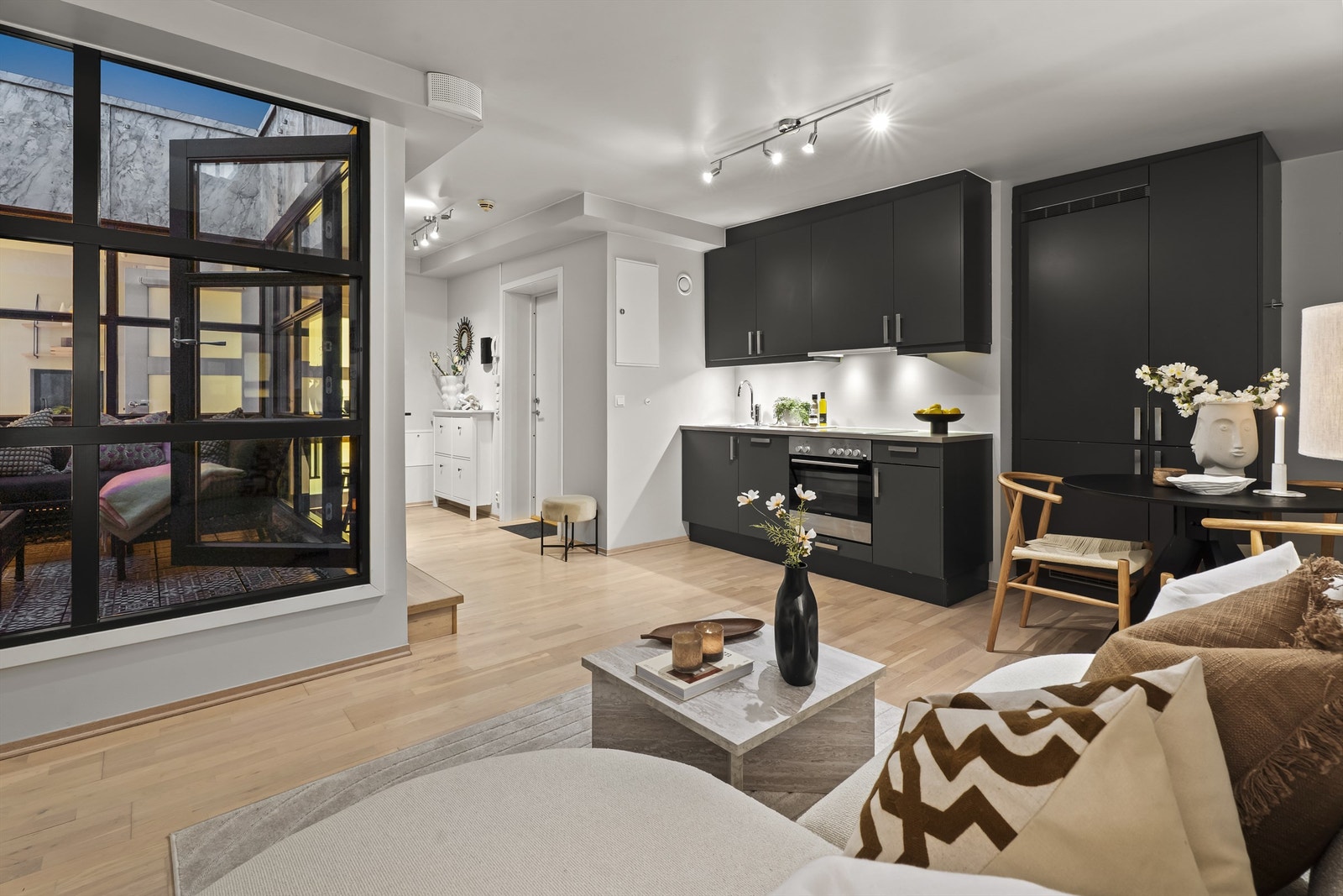 Velkommen til Åsengata 26 - En spektakulær 3-roms atriumsleilighet i populære Funkisgården Galleribilde