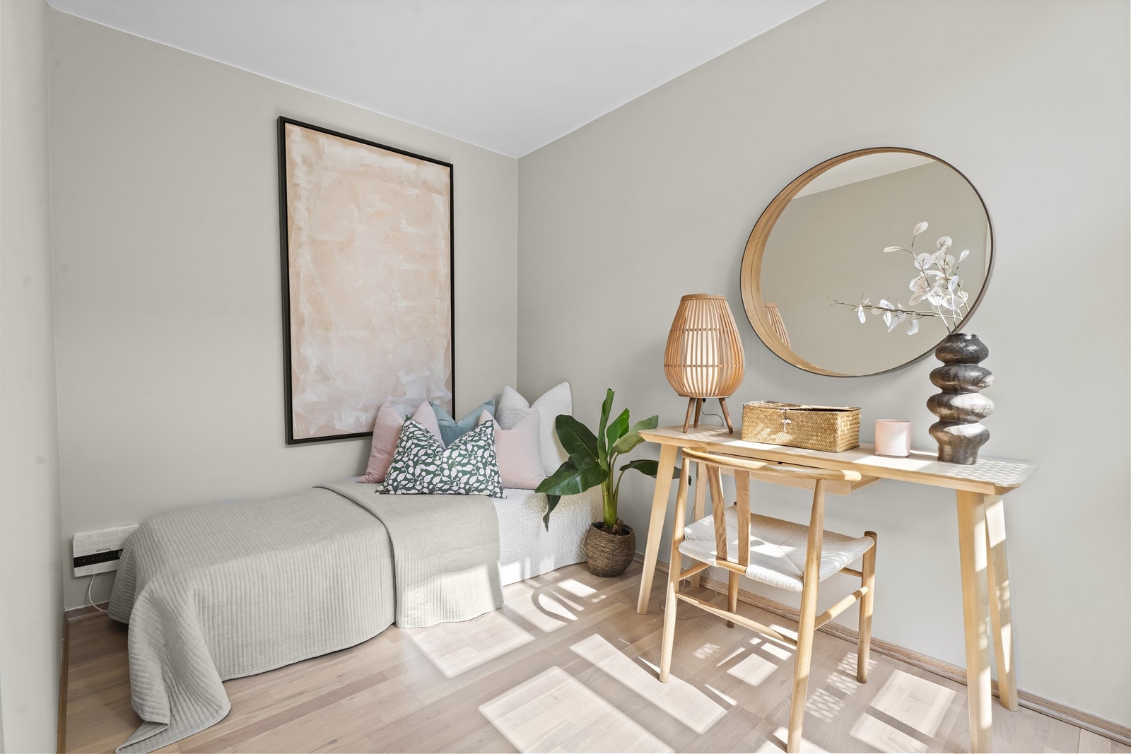 Rom kan benyttes som kontor, hobbyrom eller gjesterom Galleribilde