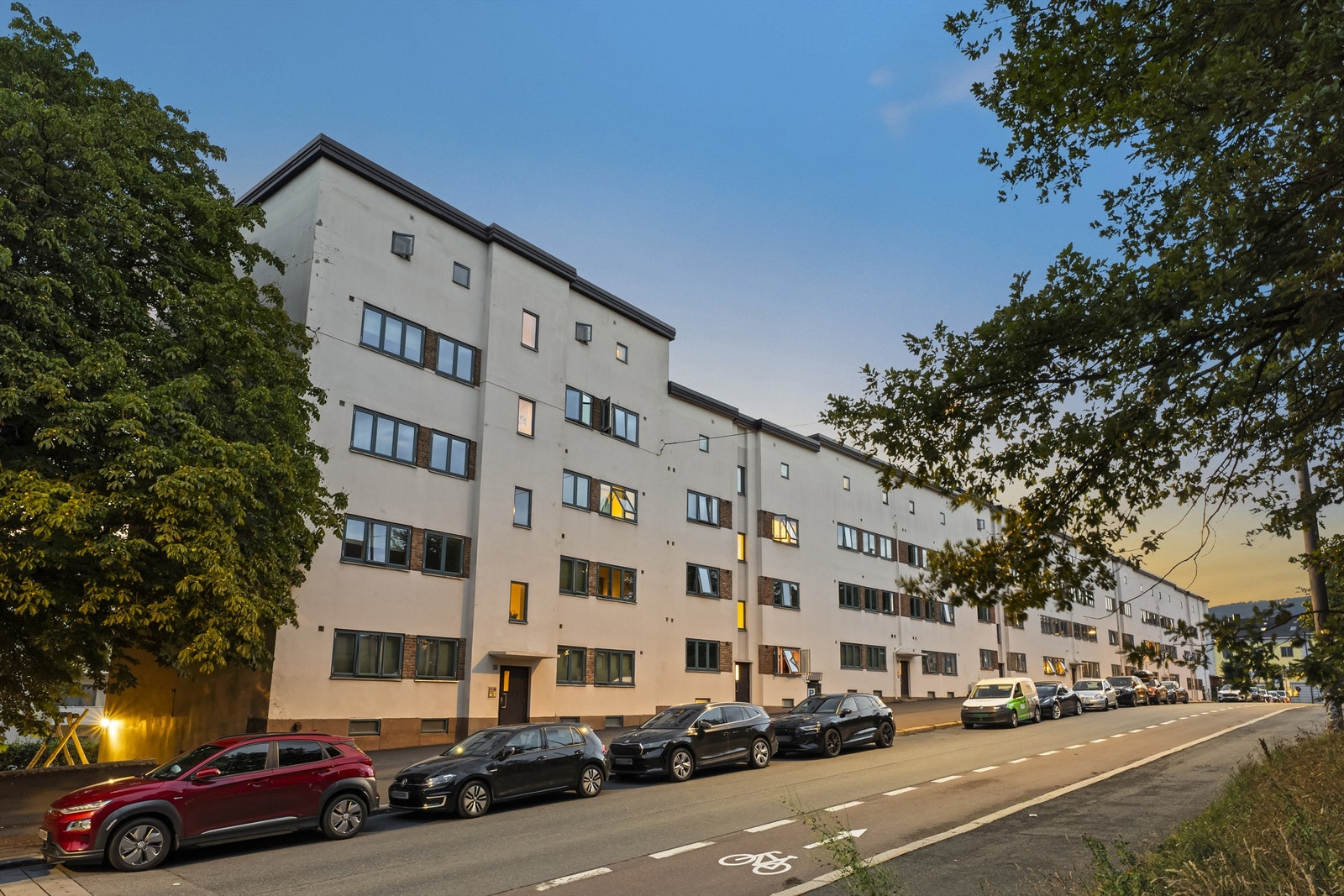 Boligen ligger i et populært og veletablert borettslag på Øvre Torshov i Funkisgården Galleribilde