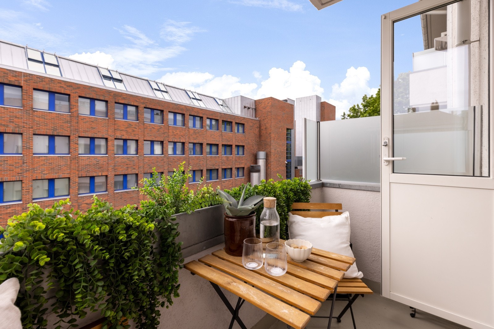 - Balkongen vender mot syd - Galleribilde