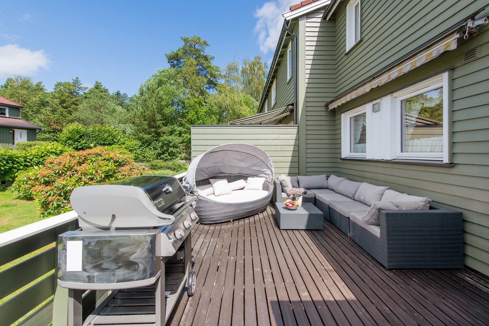 Stor solrik sydvestvendt terrasse Galleribilde