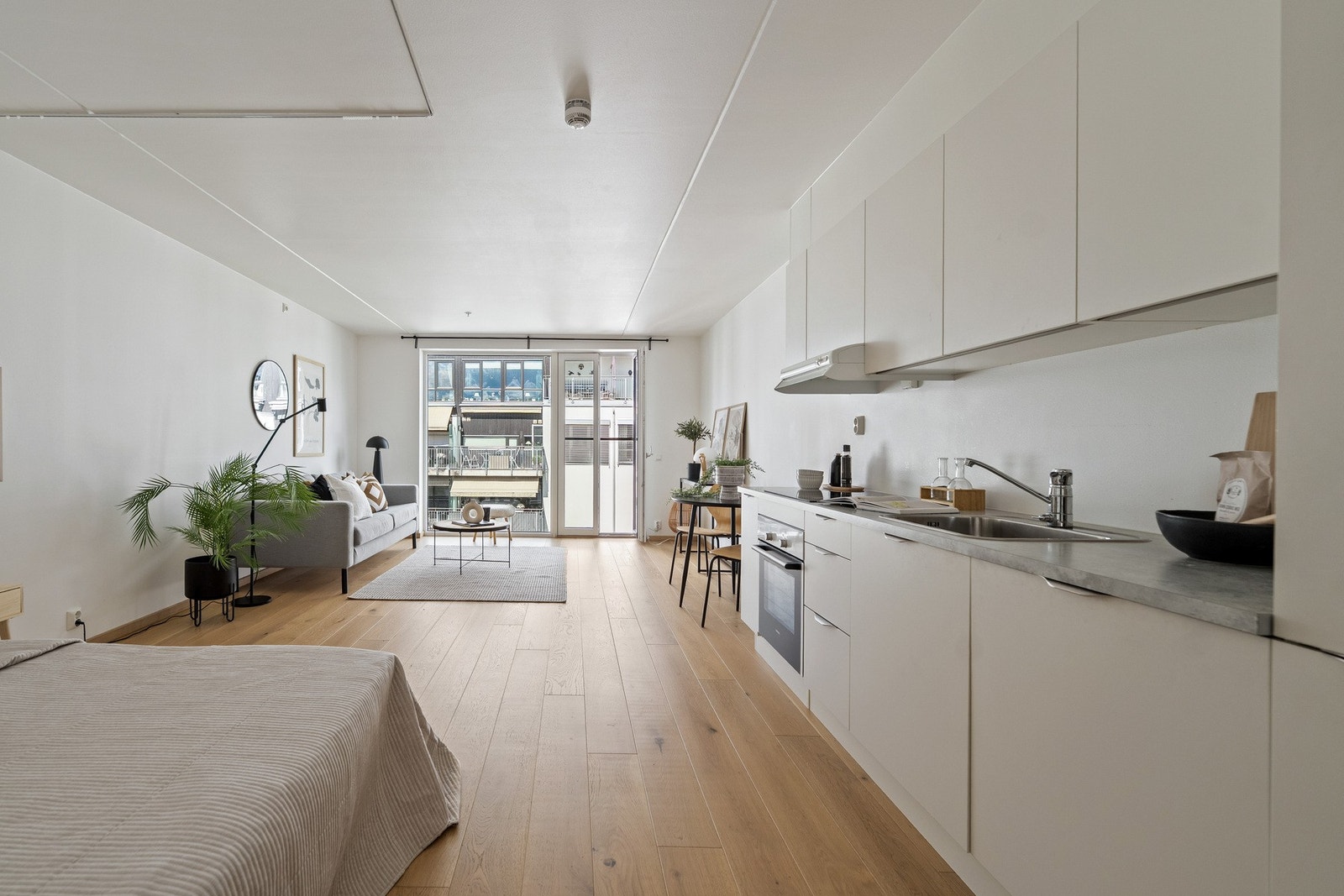 Flott stue og kjøkken i åpen løsning. Galleribilde