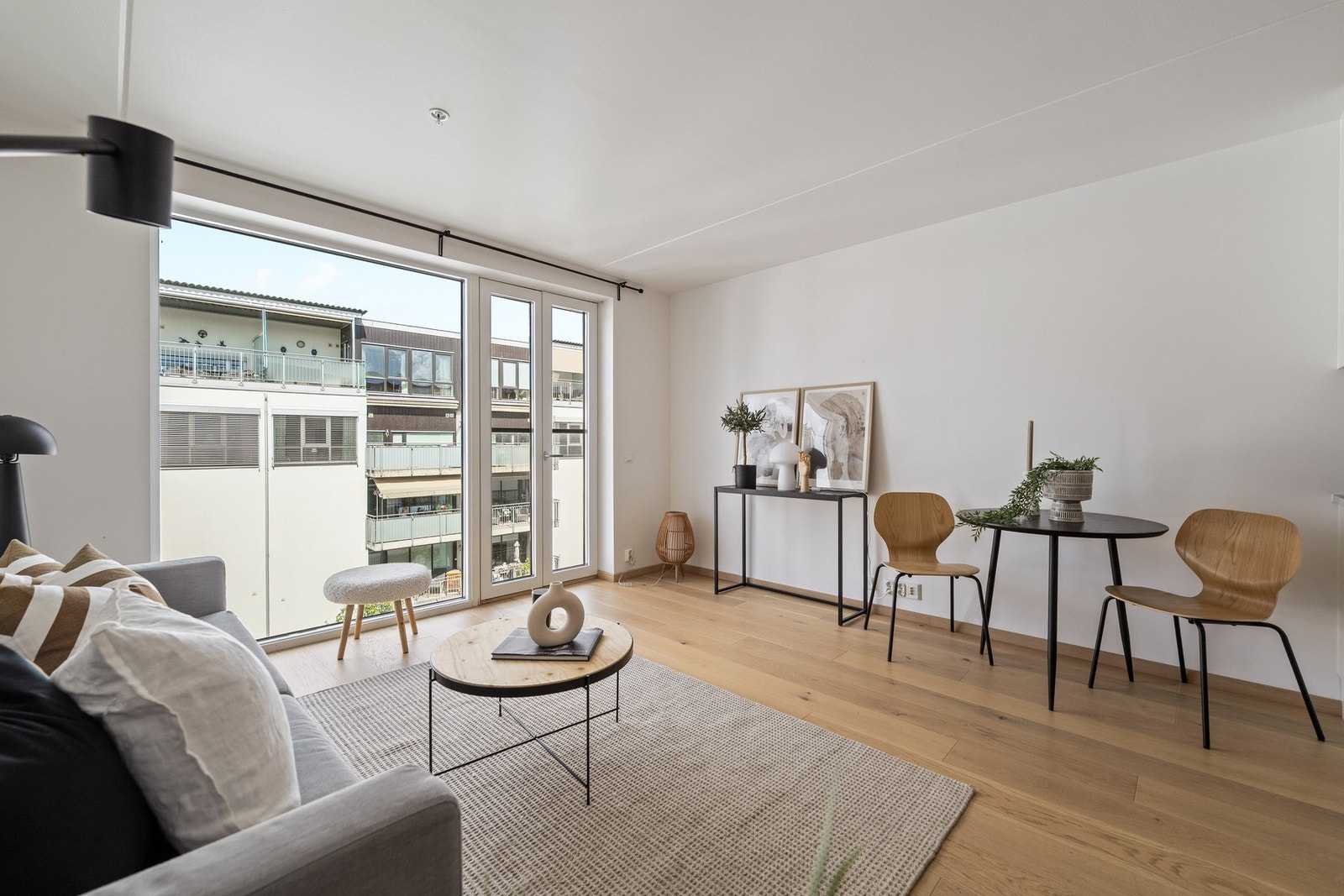 Leiligheten ligger veldig sentralt i Lillestrøm sentrum og er i gangavstand til alt du trenger i hverdagen. Galleribilde