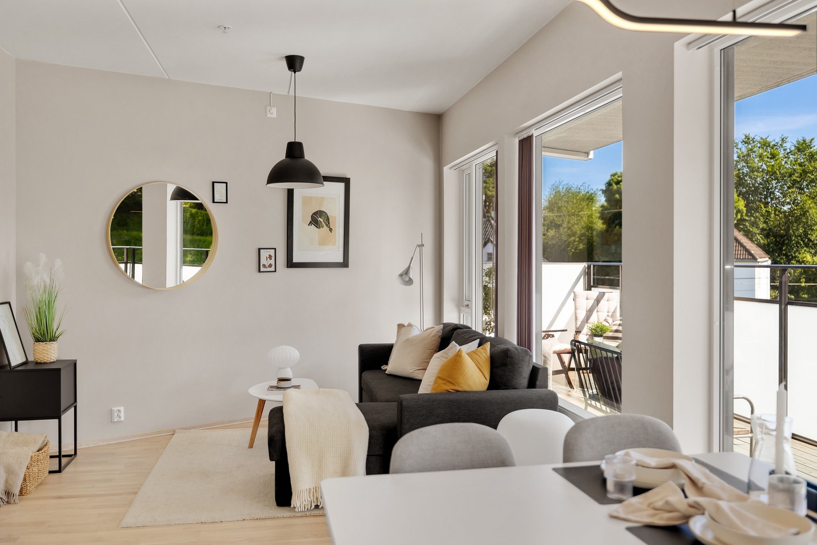 Leiligheten holder en gjennomgående god standard med flotte fargevalg Galleribilde