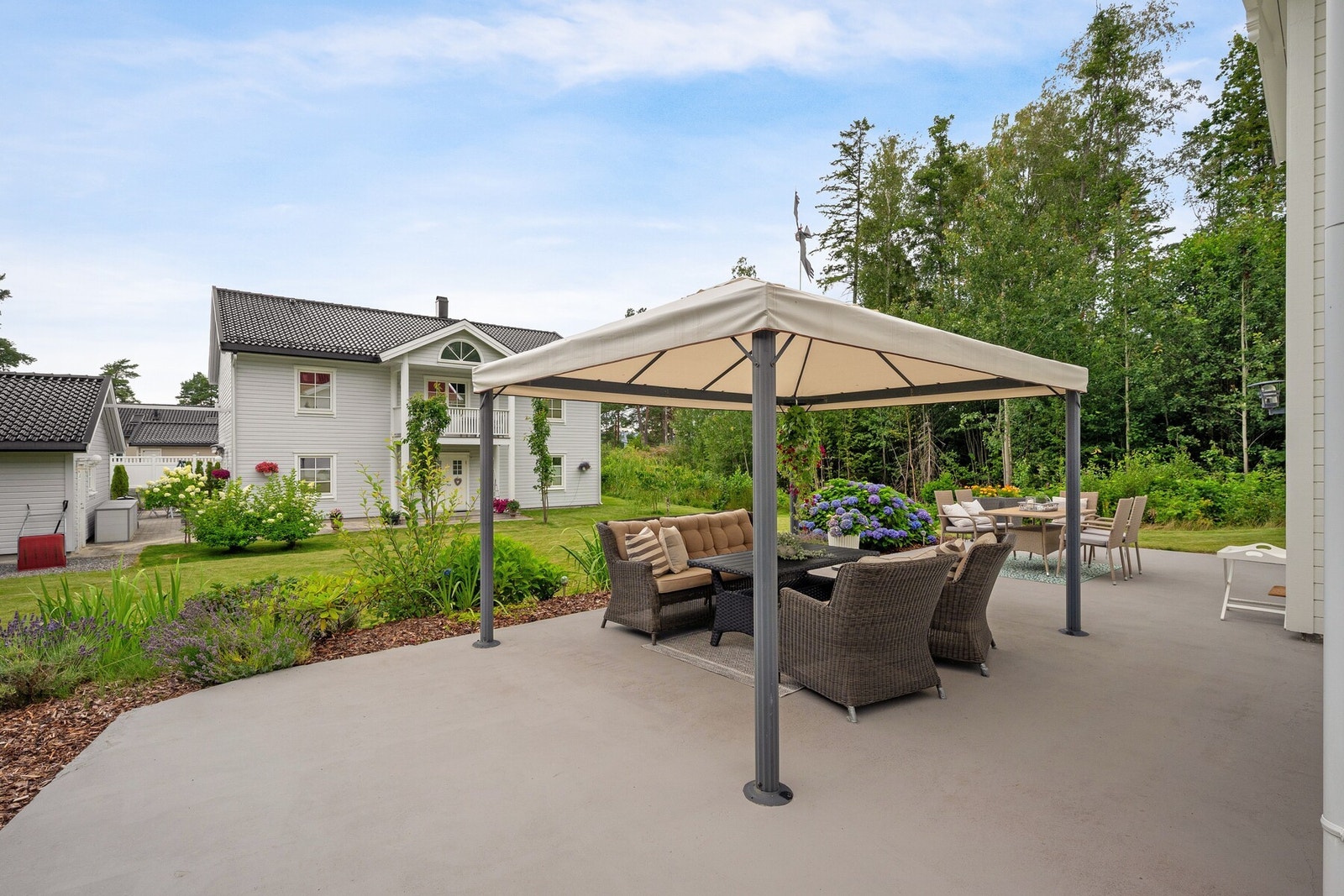 Hit er det hyggelig å invitere venner og familie på selskaper og sosiale sammenkomster Galleribilde