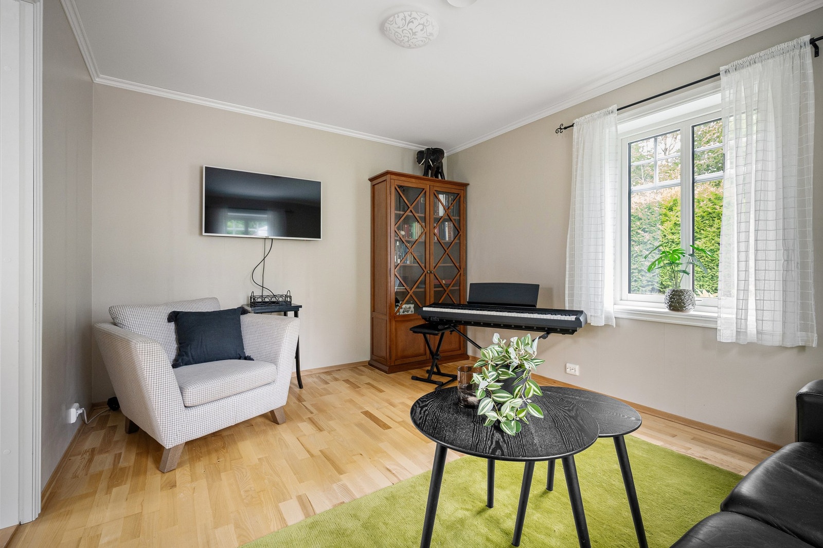 Innenfor stuen er det en tredje stue - som enkelt kan utformes som et soverom dersom man har behov for fire soverom Galleribilde