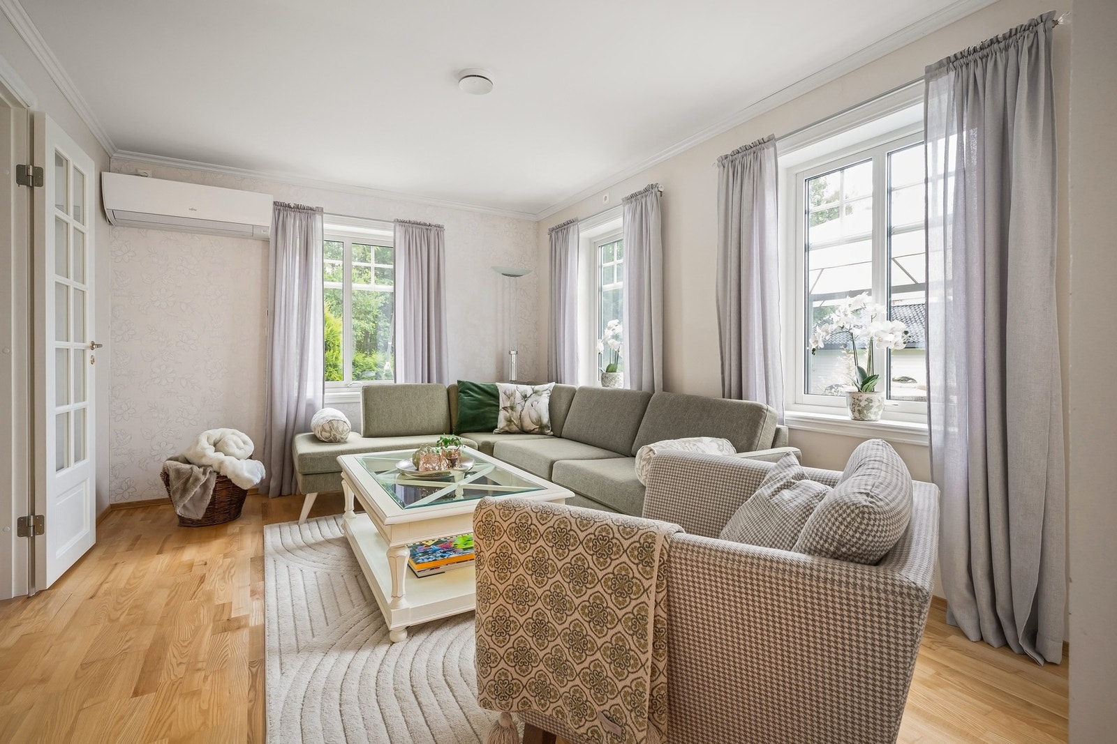 Huset har to varmepumper, og varmekabler i hele første etasje Galleribilde