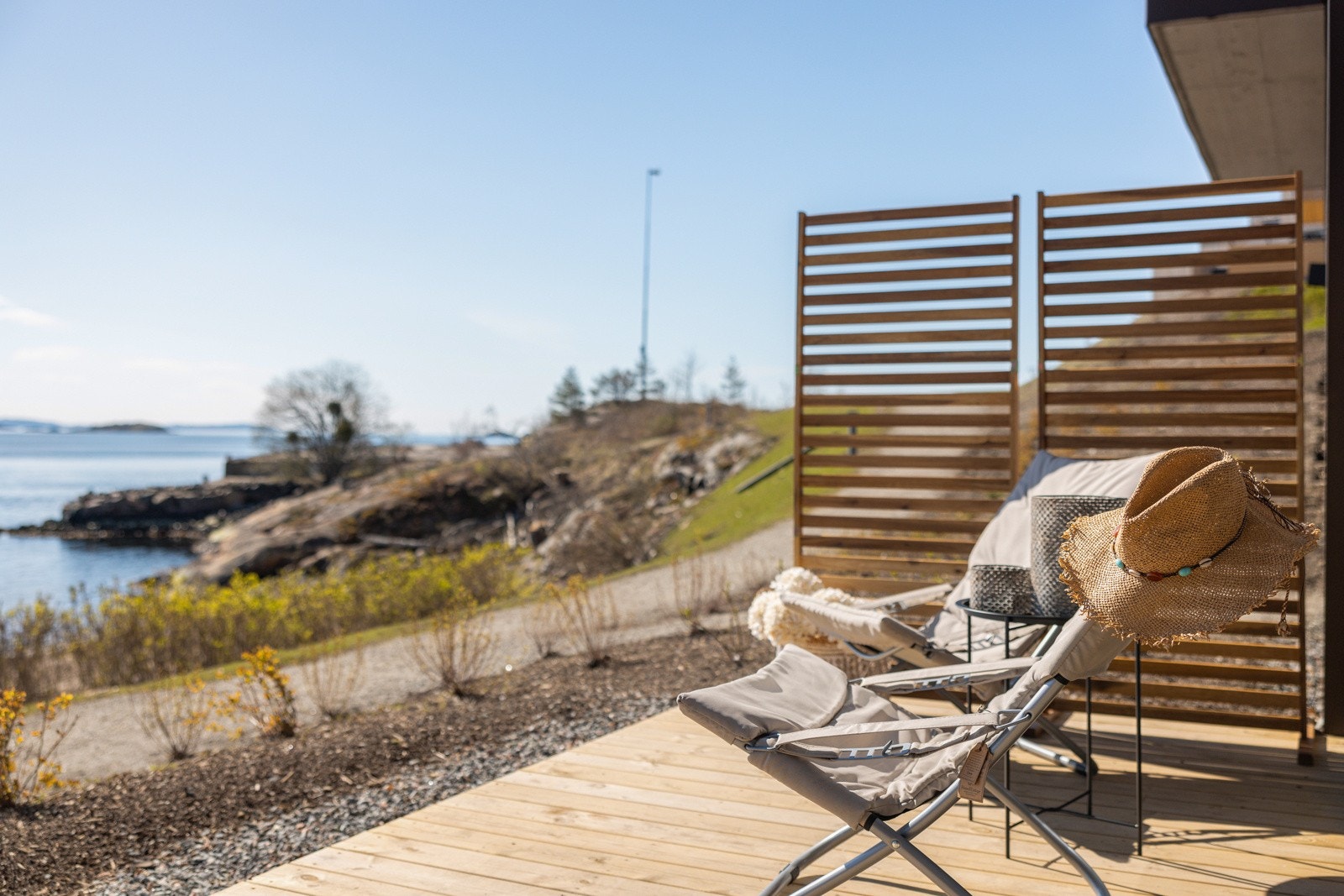 Solrikt og meget trivelig! God plass til utemøbler. Galleribilde