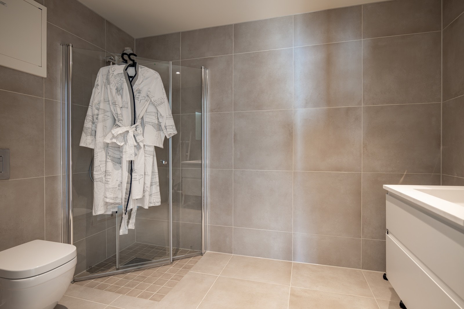 Det er varme i baderomsgulvet. Galleribilde