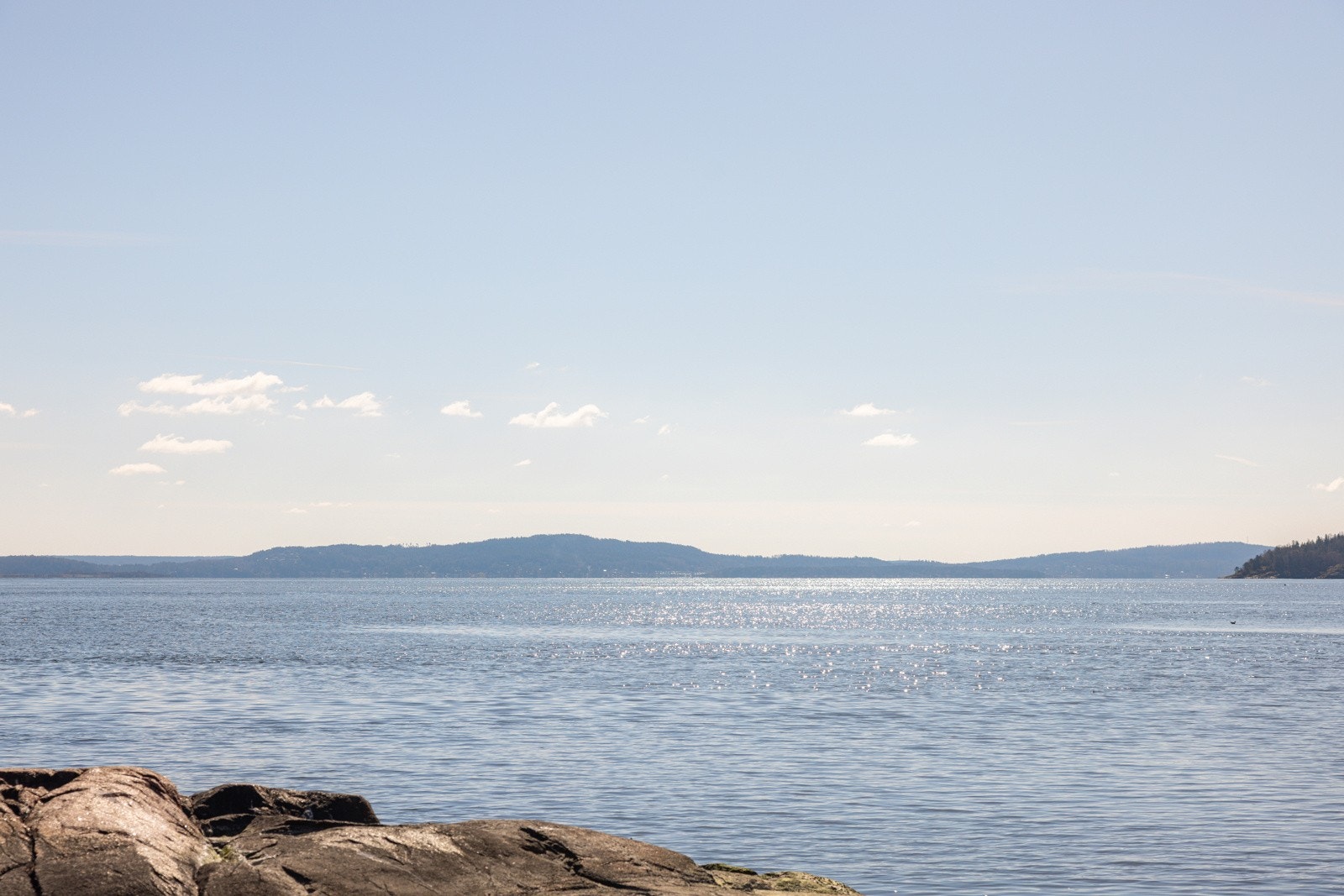 Boligen har en meget attraktiv beliggenhet i vannkanten. Galleribilde