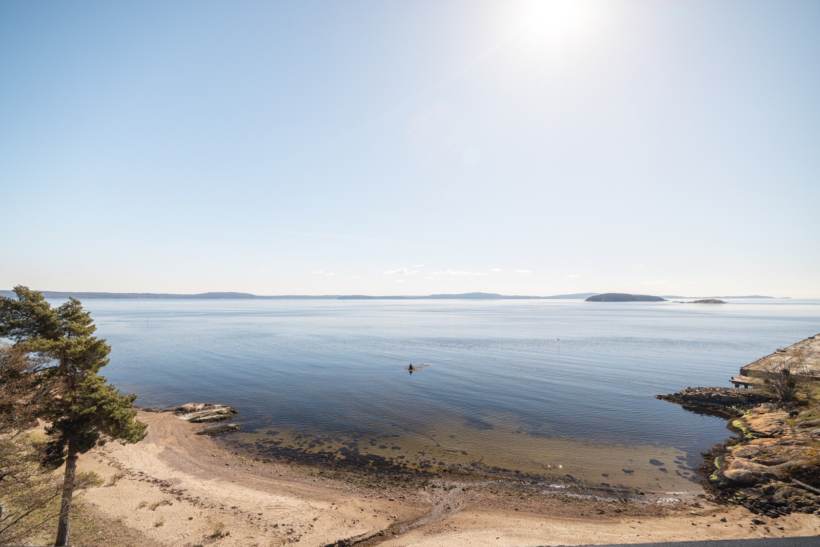Her kan varme sommerdager nytes i skjønne omgivelser. Galleribilde