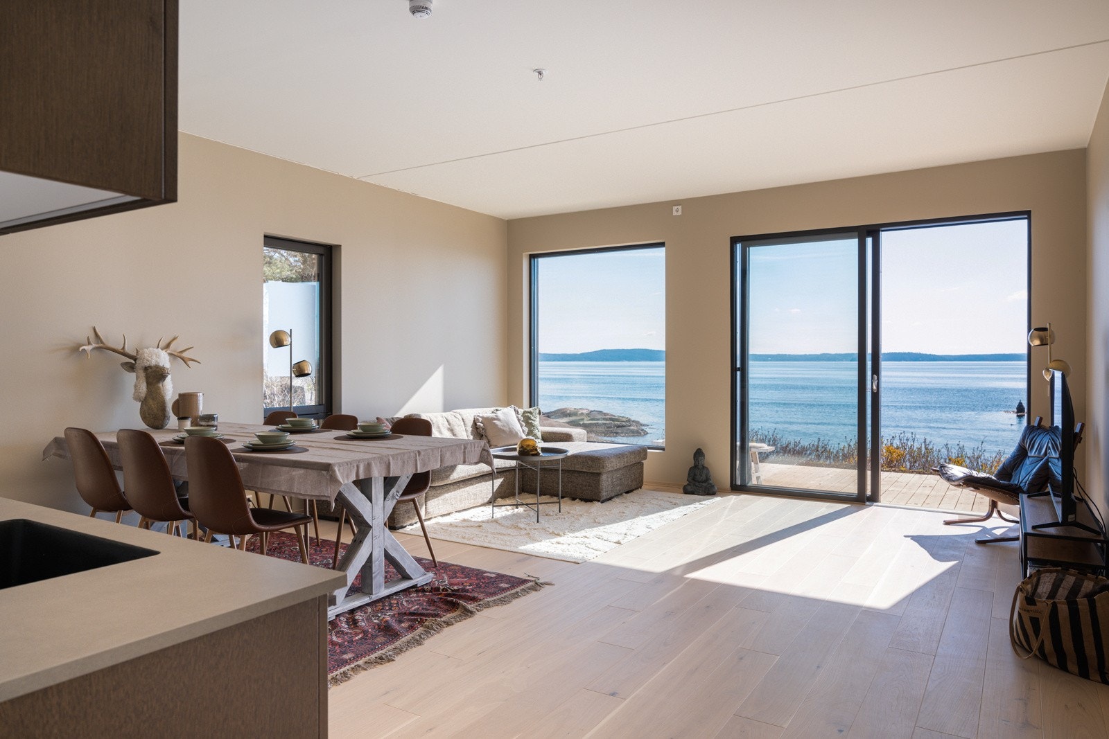 Boligen ligger i front med umiddelbar nærhet til Oslo fjorden. Galleribilde