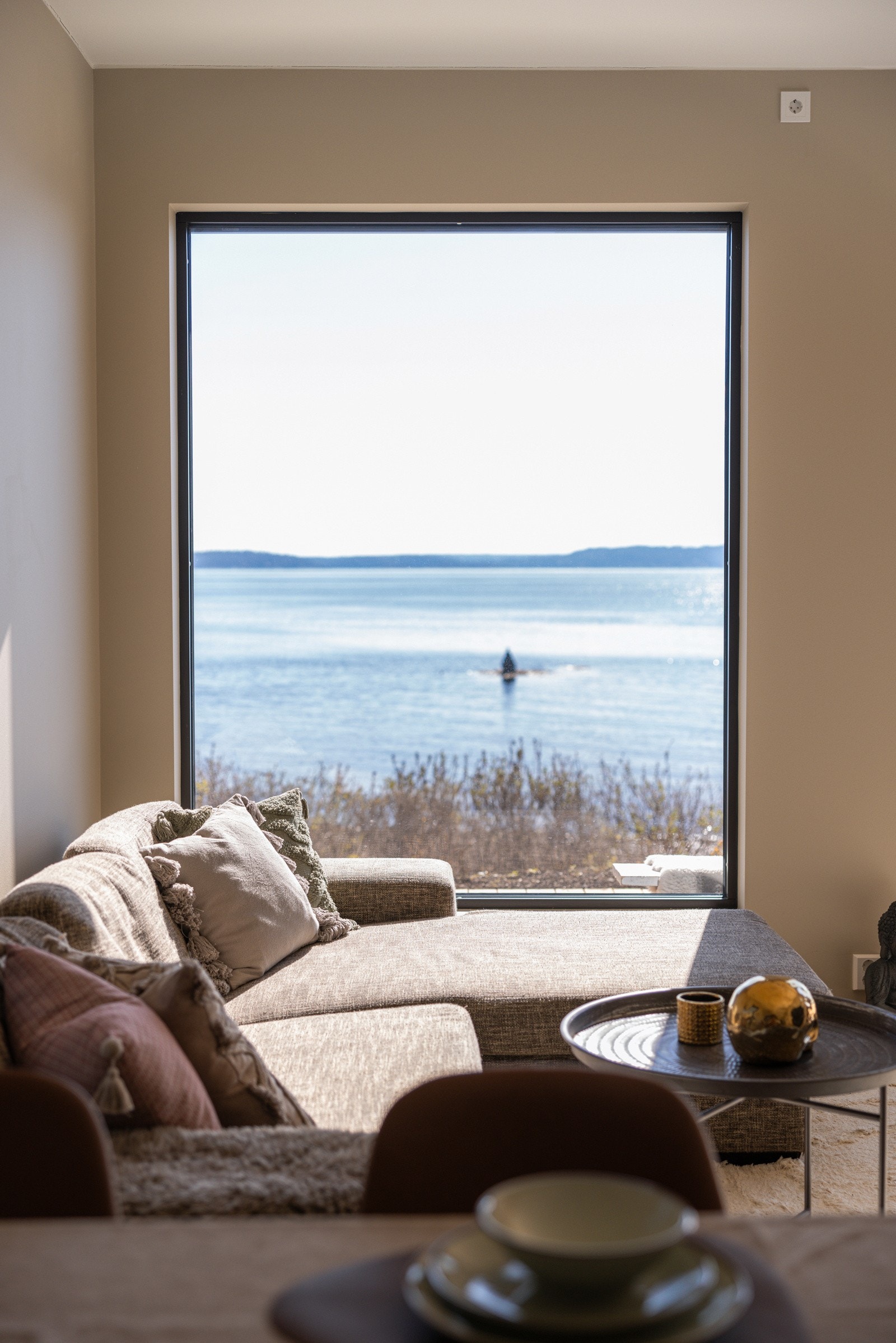 Takhøye vinduer med praktfull utsikt over Oslofjorden. Galleribilde