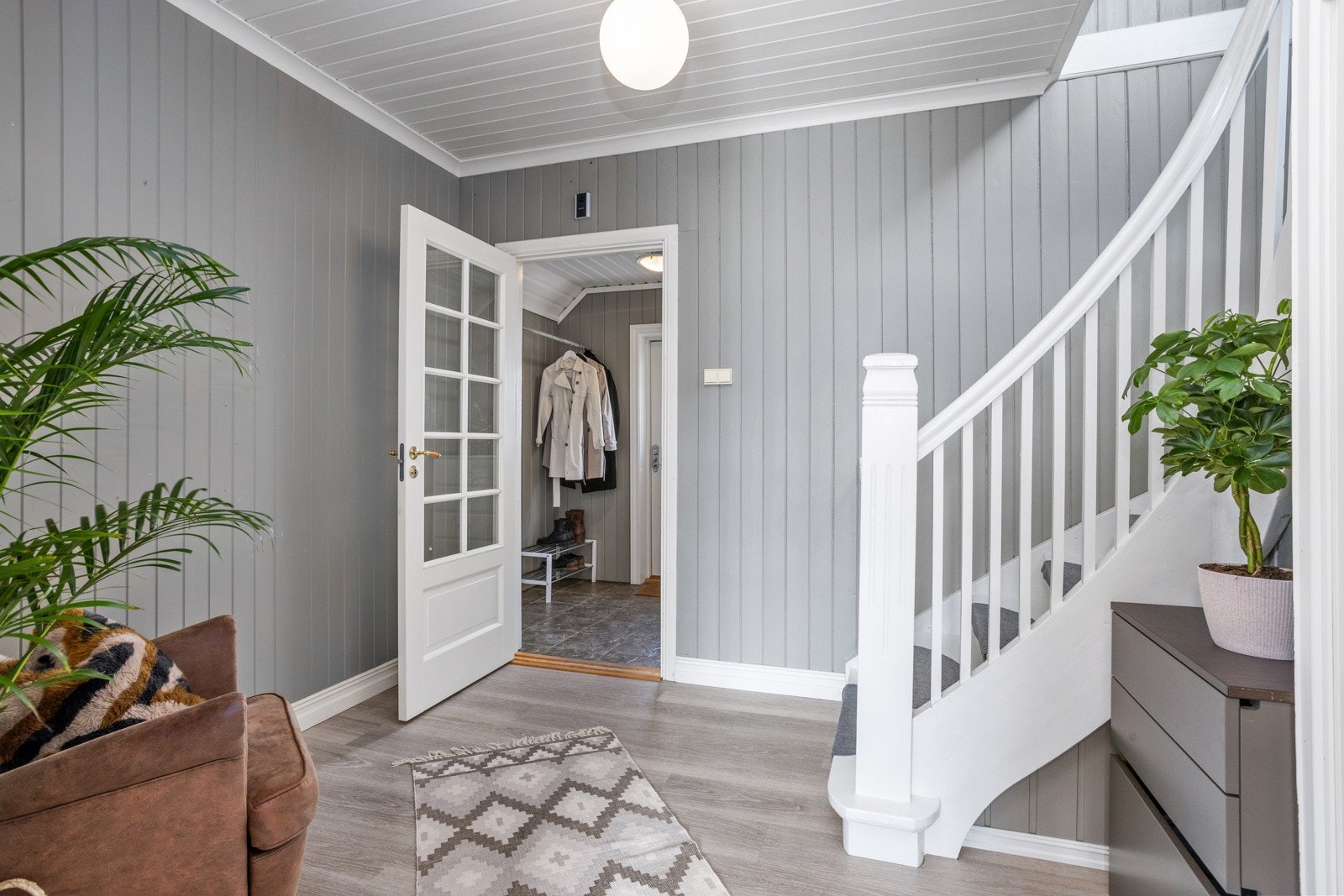 Hallen leder videre opp i andre etasje Galleribilde