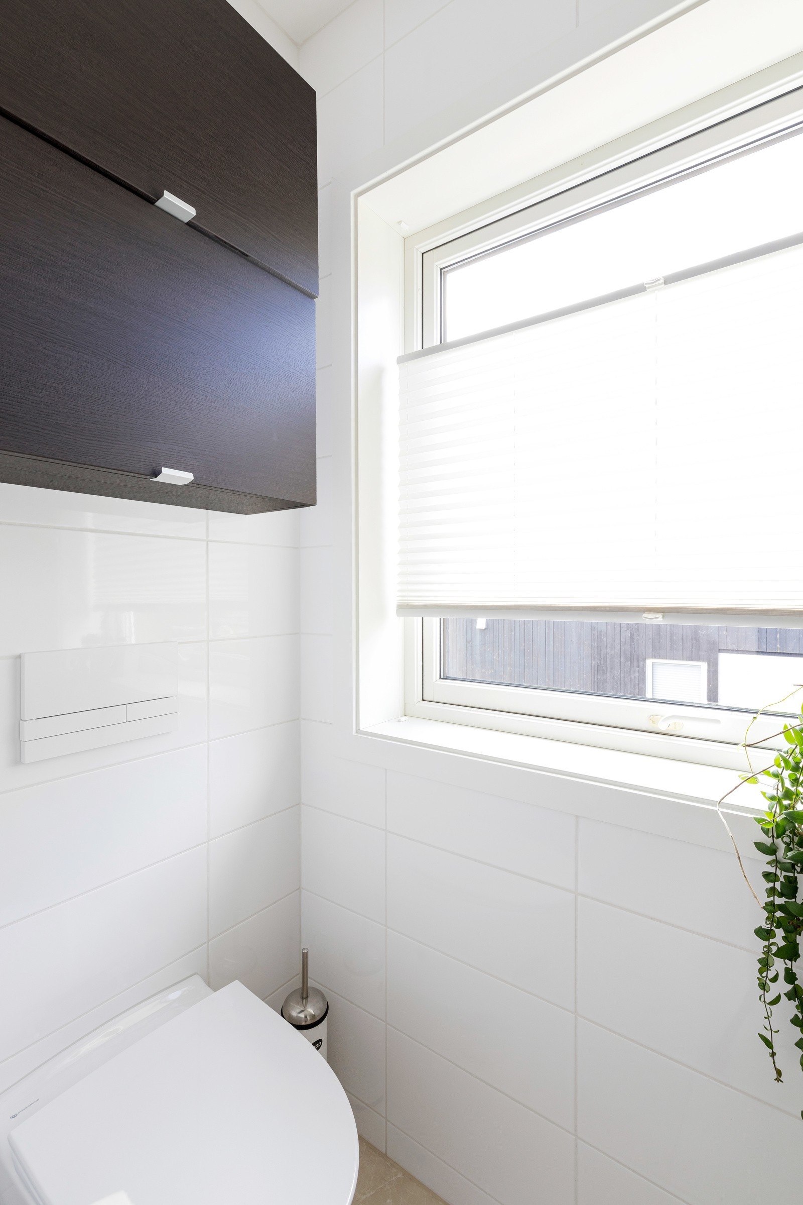 Stort bad med både dusj og badekar. Galleribilde