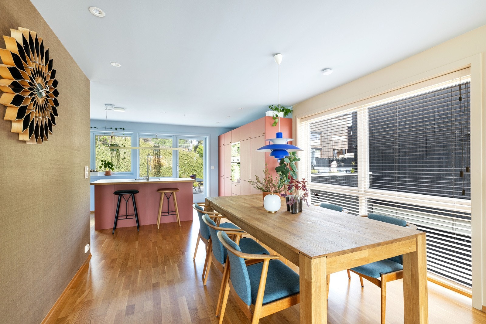 God plass til langbord. Galleribilde