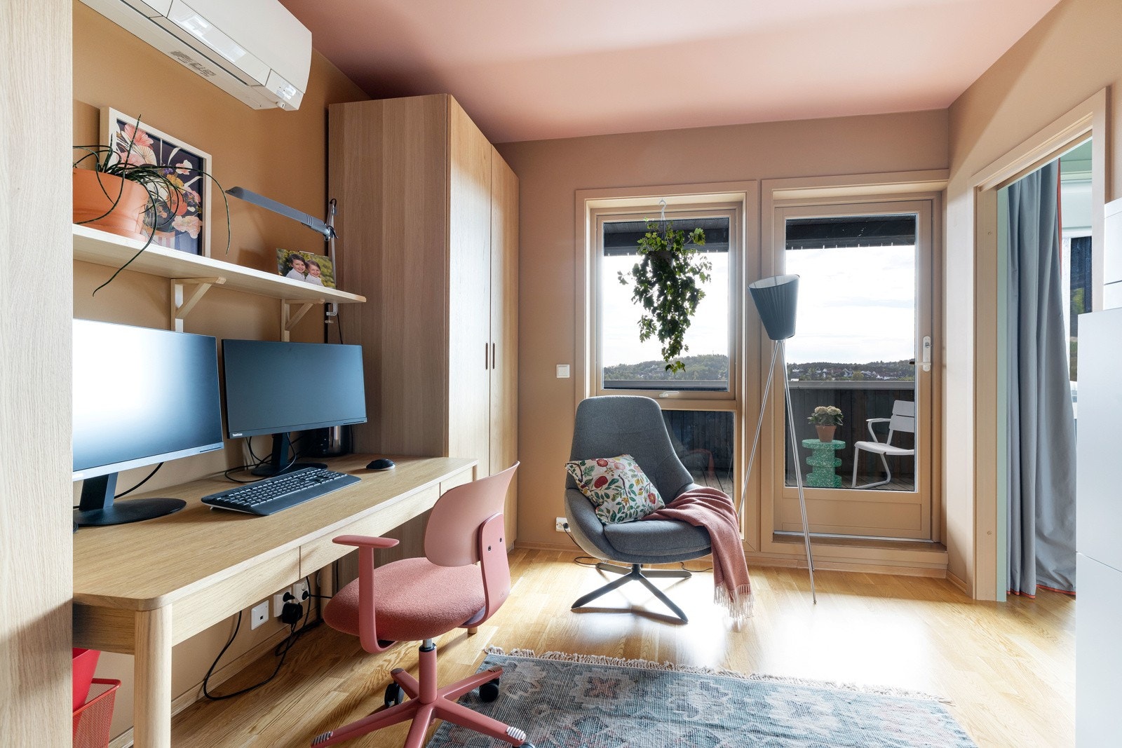 Fra stuen i 3.etg er det utgang til sydvendt veranda. Galleribilde