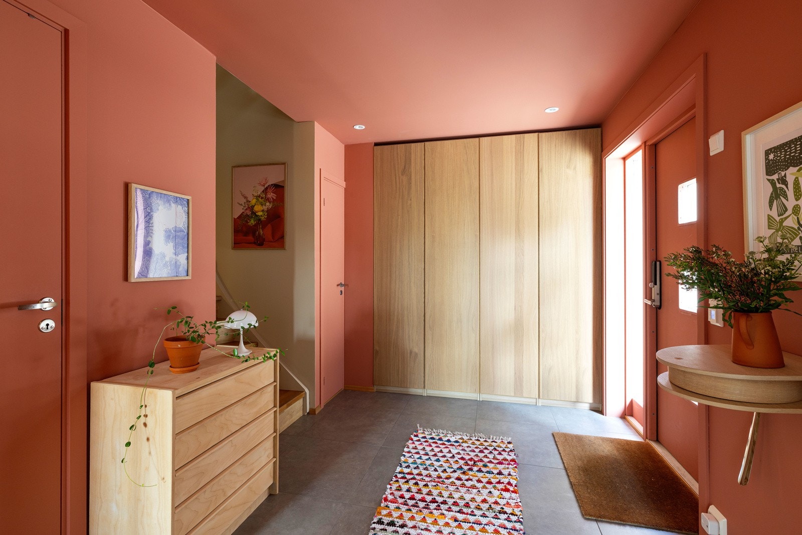 Tiltalende entré i lekre farger. Galleribilde