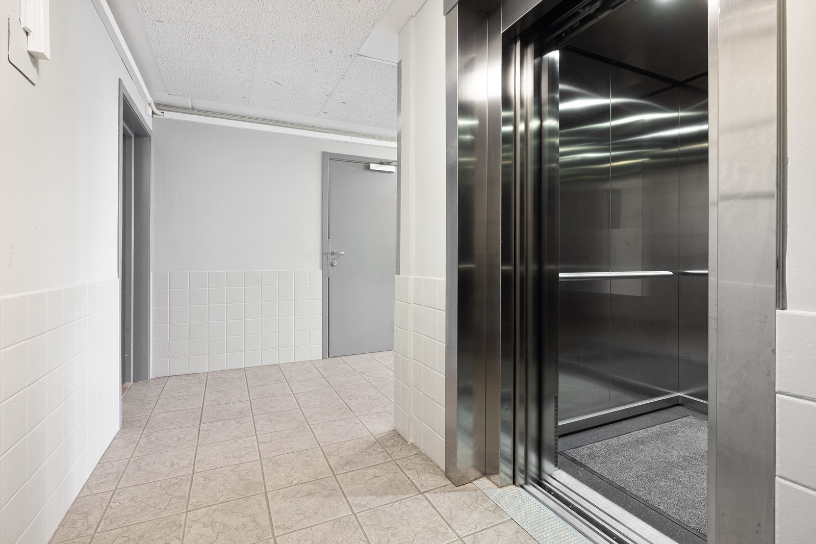 Det er heis i bygget. Galleribilde