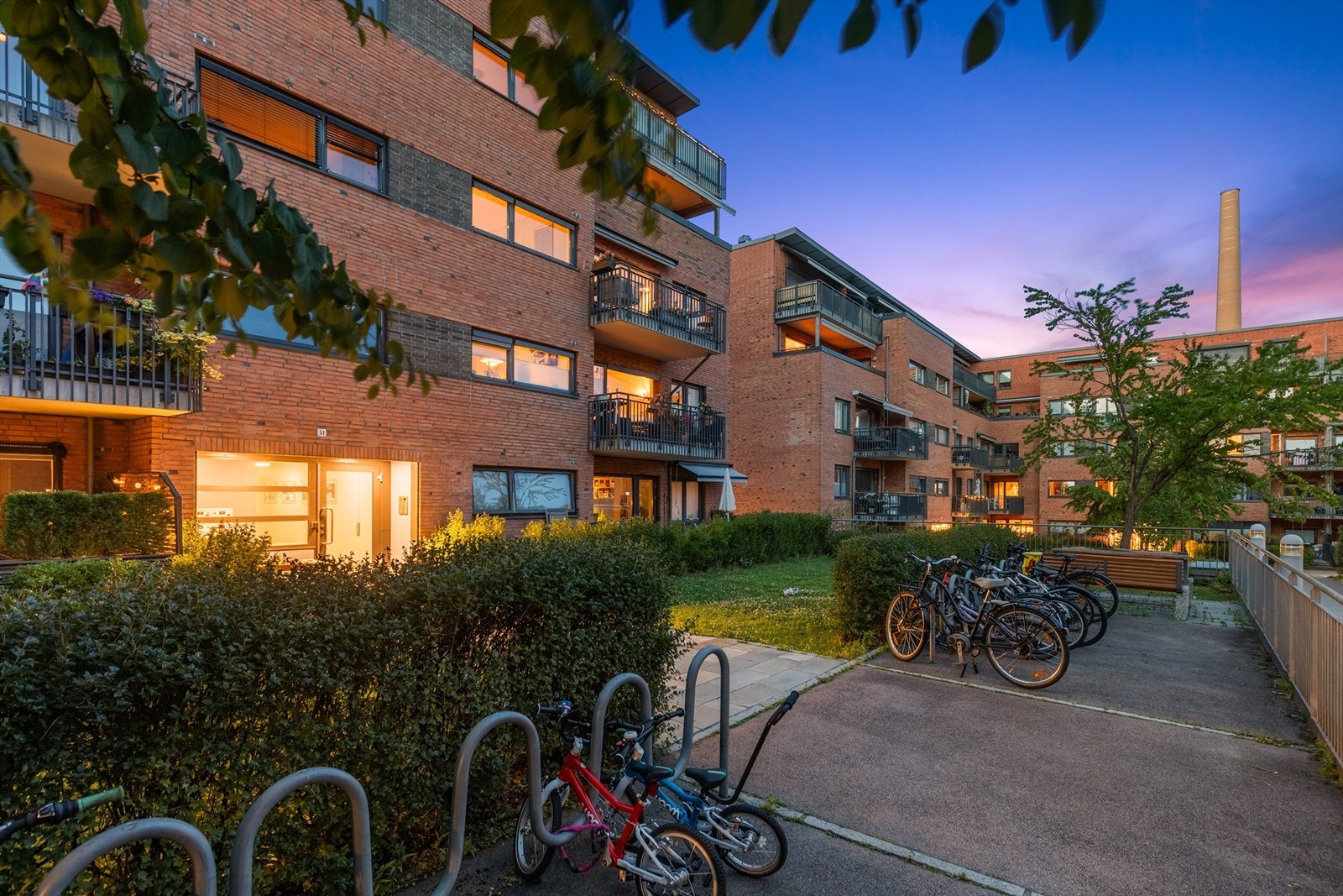 Bysykler er det også flust av, både ved Hasle Torg (Grenseveien) samt på oversiden av torget (Økernveien). Galleribilde