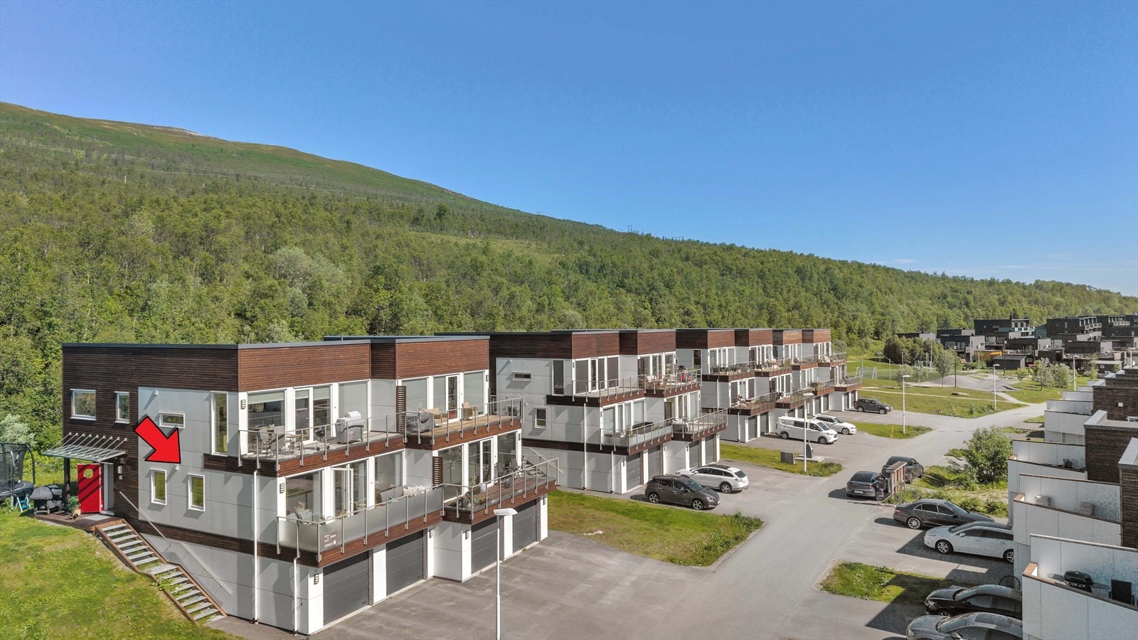 Flott terrasse med nydelige sol- og utsiktsforhold Galleribilde