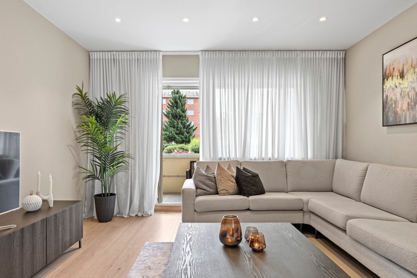 Her har du god plass til stor sofagruppe med tilhørende tv-stuemøblement Galleribilde