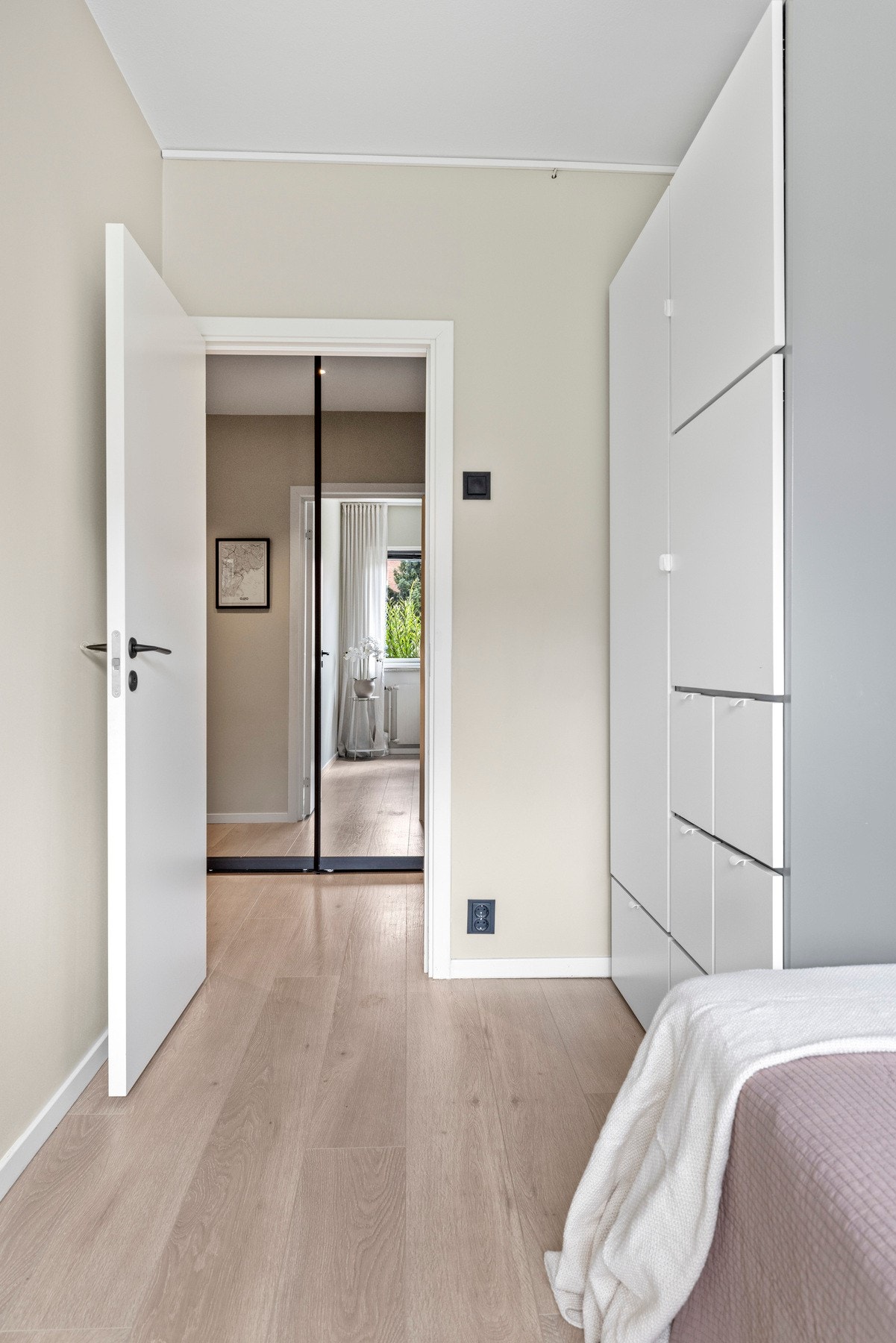 Her har du også plass til skrivepult og annet møblement Galleribilde