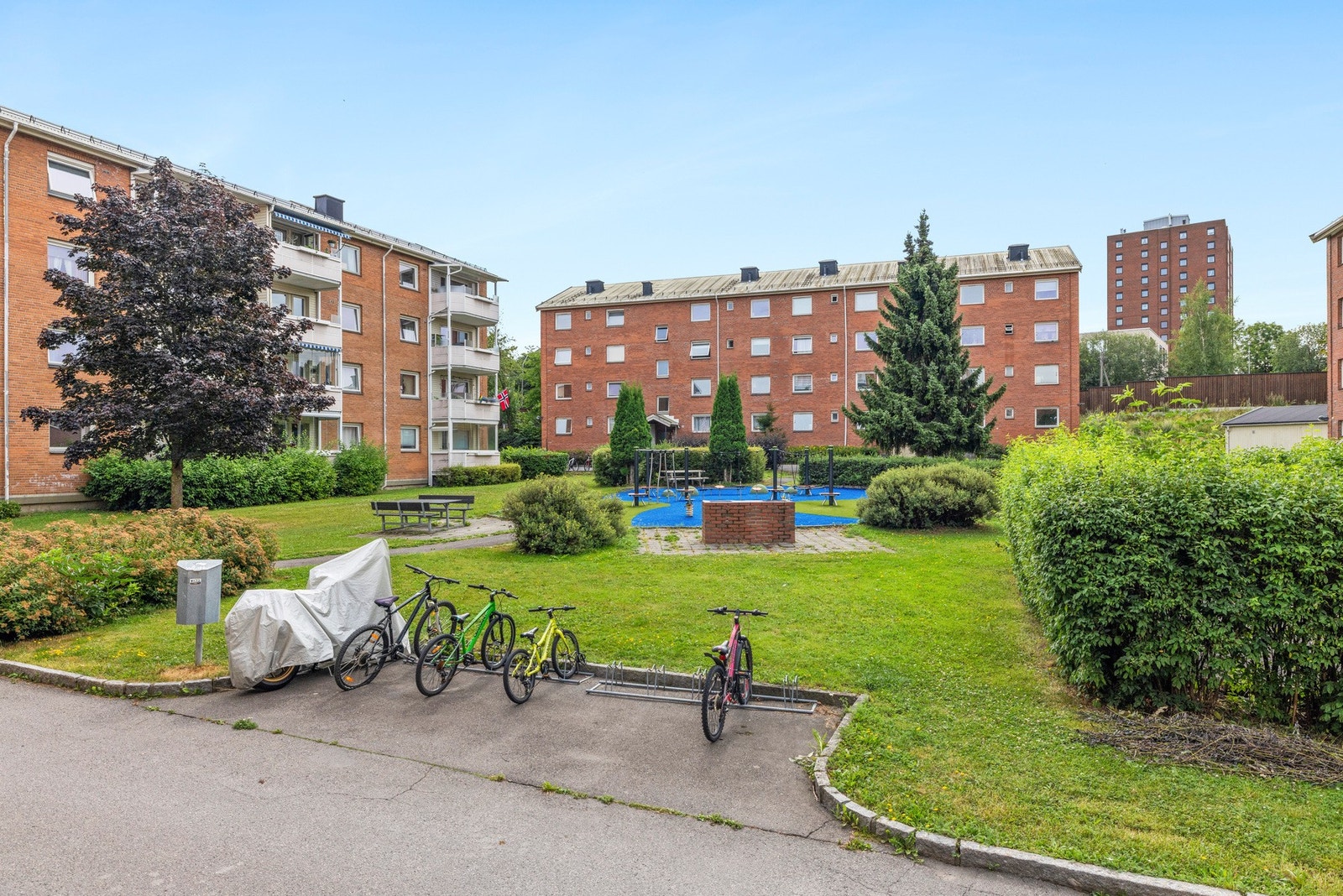 Karl Staaffs vei 20 - bakgården og fellesarealer Galleribilde