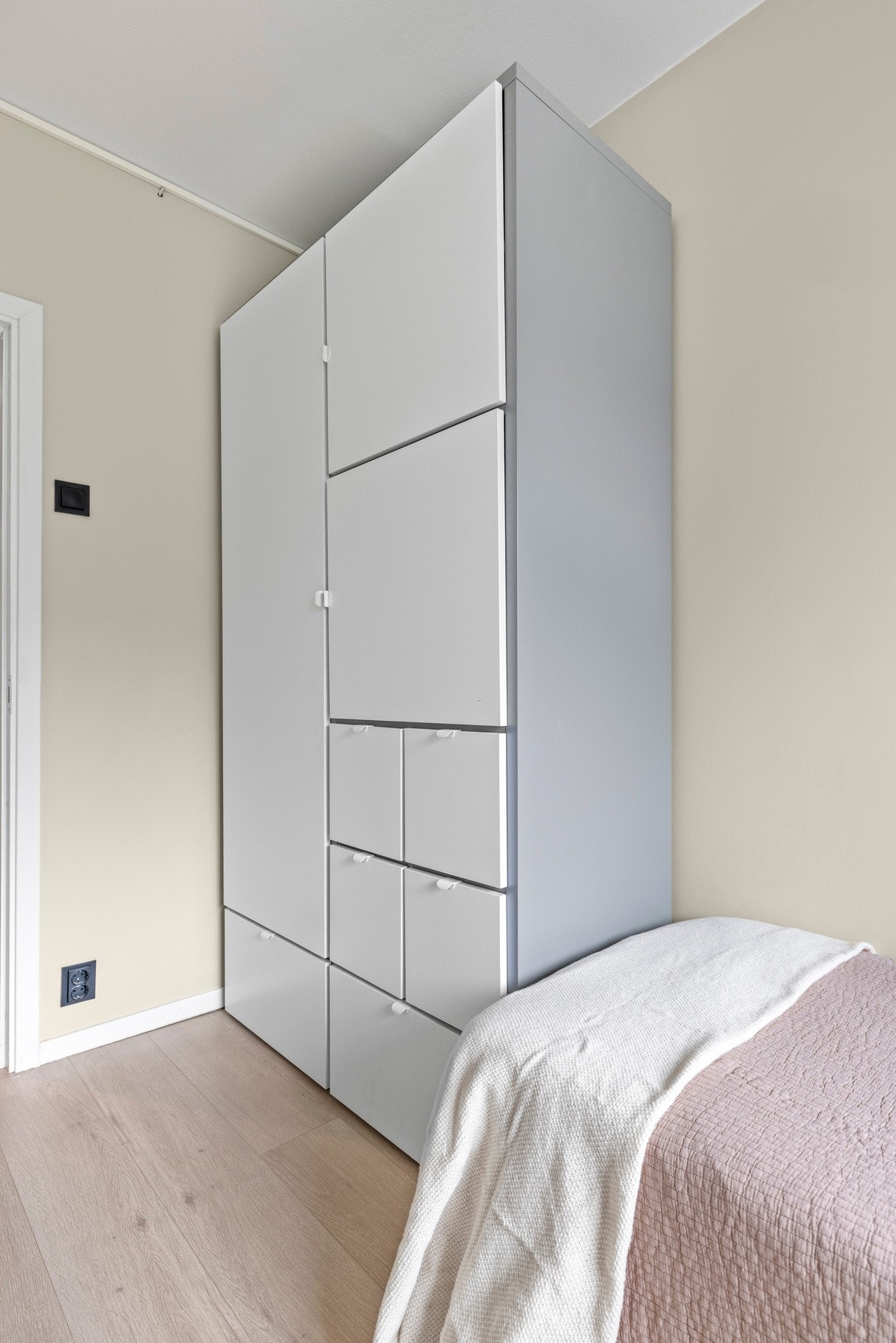 Soverommet egnes fint som barnerom og hjemmekontor Galleribilde