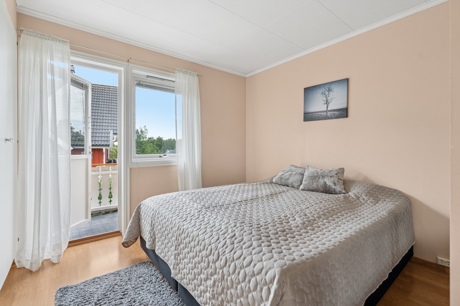 Fra balkongen er det utgang til en liten balkong. Galleribilde