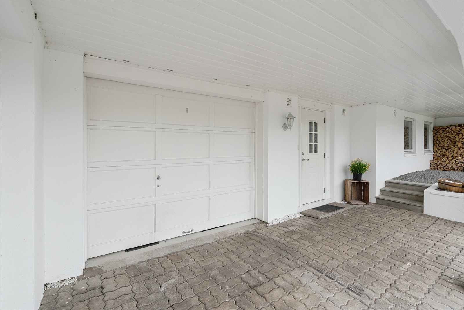 Integrert garasje. Galleribilde