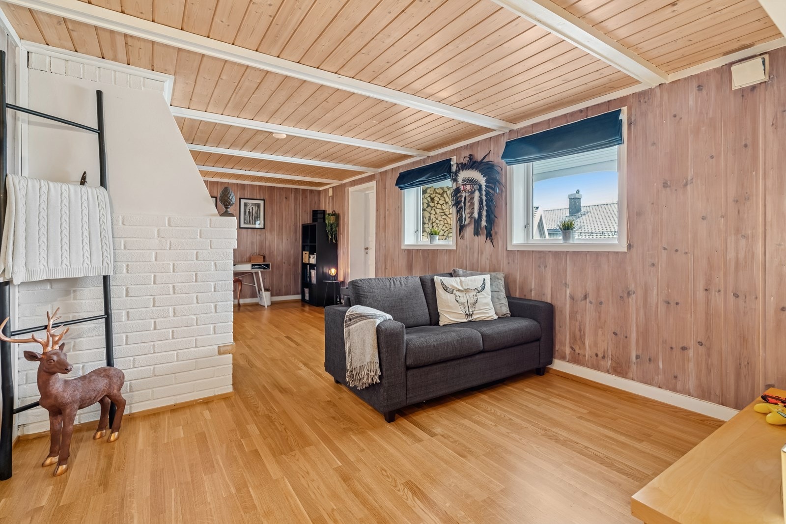 Kjellerstuen har mange bruksmuligheter - ideell som TV-rom, lekerom eller hjemmekontor. Galleribilde