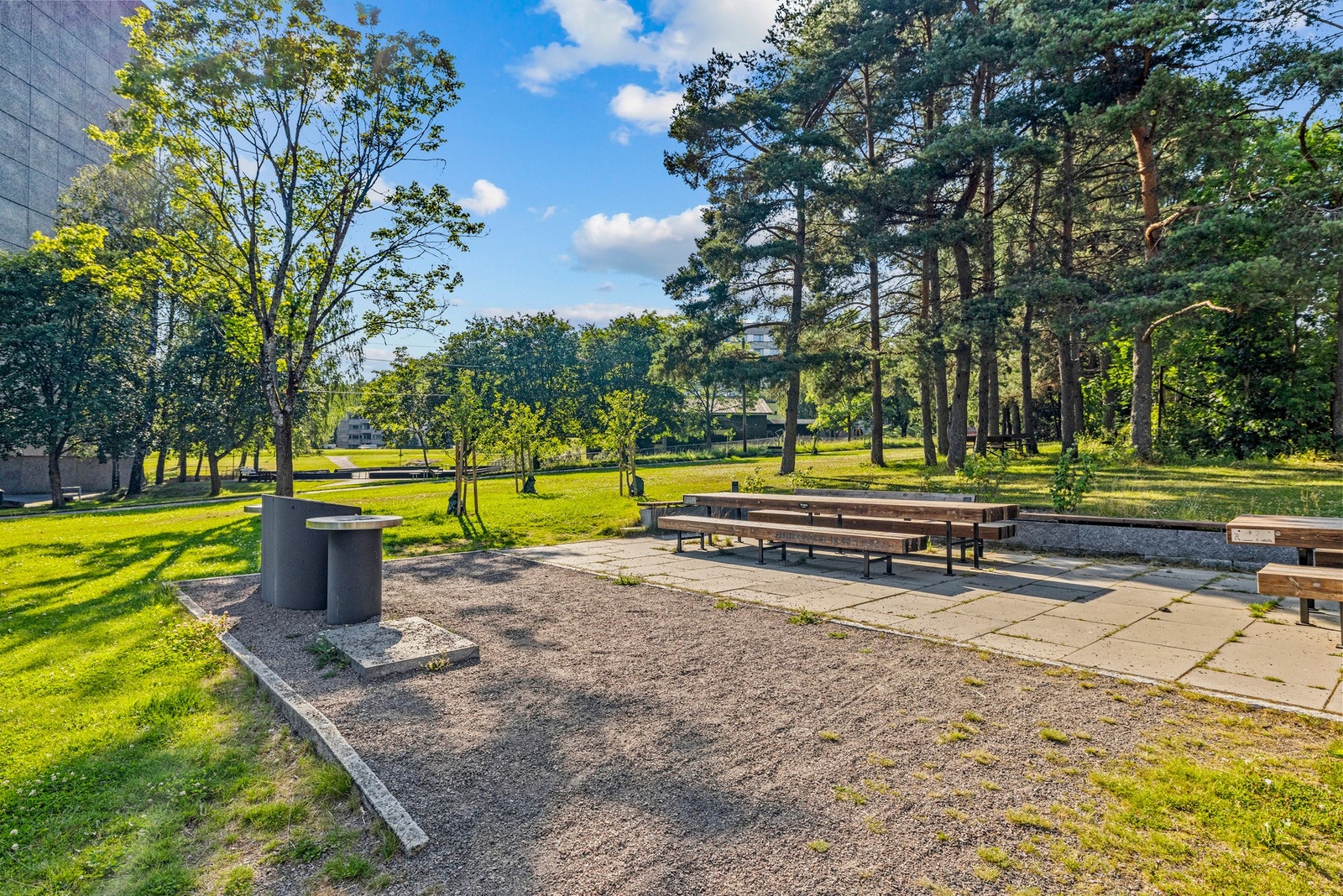 Flere sittegrupper i nærområdet. Galleribilde