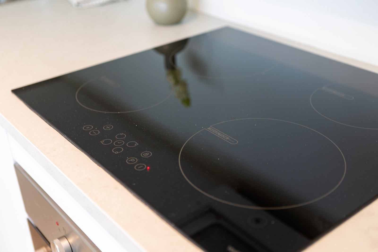 Det elektriske anlegget er vesentlig oppgradert ifbm. oppussing i 2025. Galleribilde