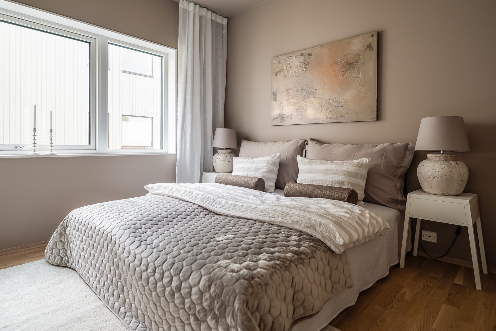 Leiligheten har 2 gode soverom, med et hovedsoverom som har eget walk-in closet og er tilsammen 13,3 kvm. Galleribilde