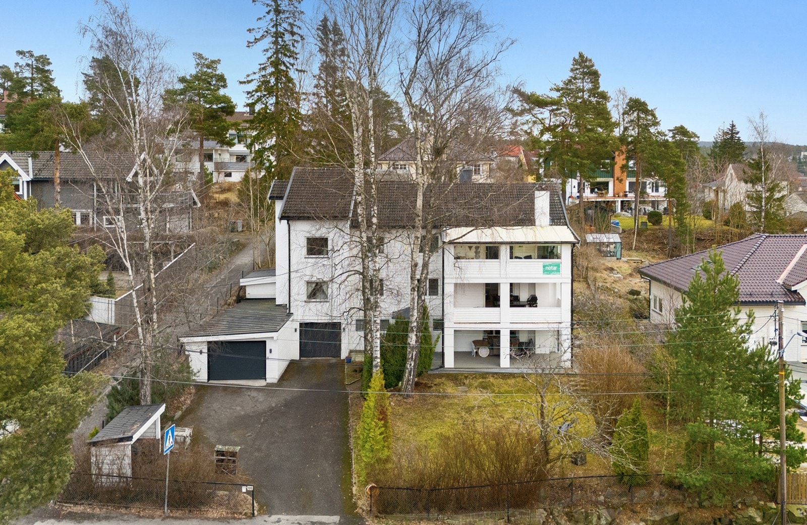 Boligen er opprinnelig fra 1954, men ble påbygd i 2000 og 2002. Galleribilde