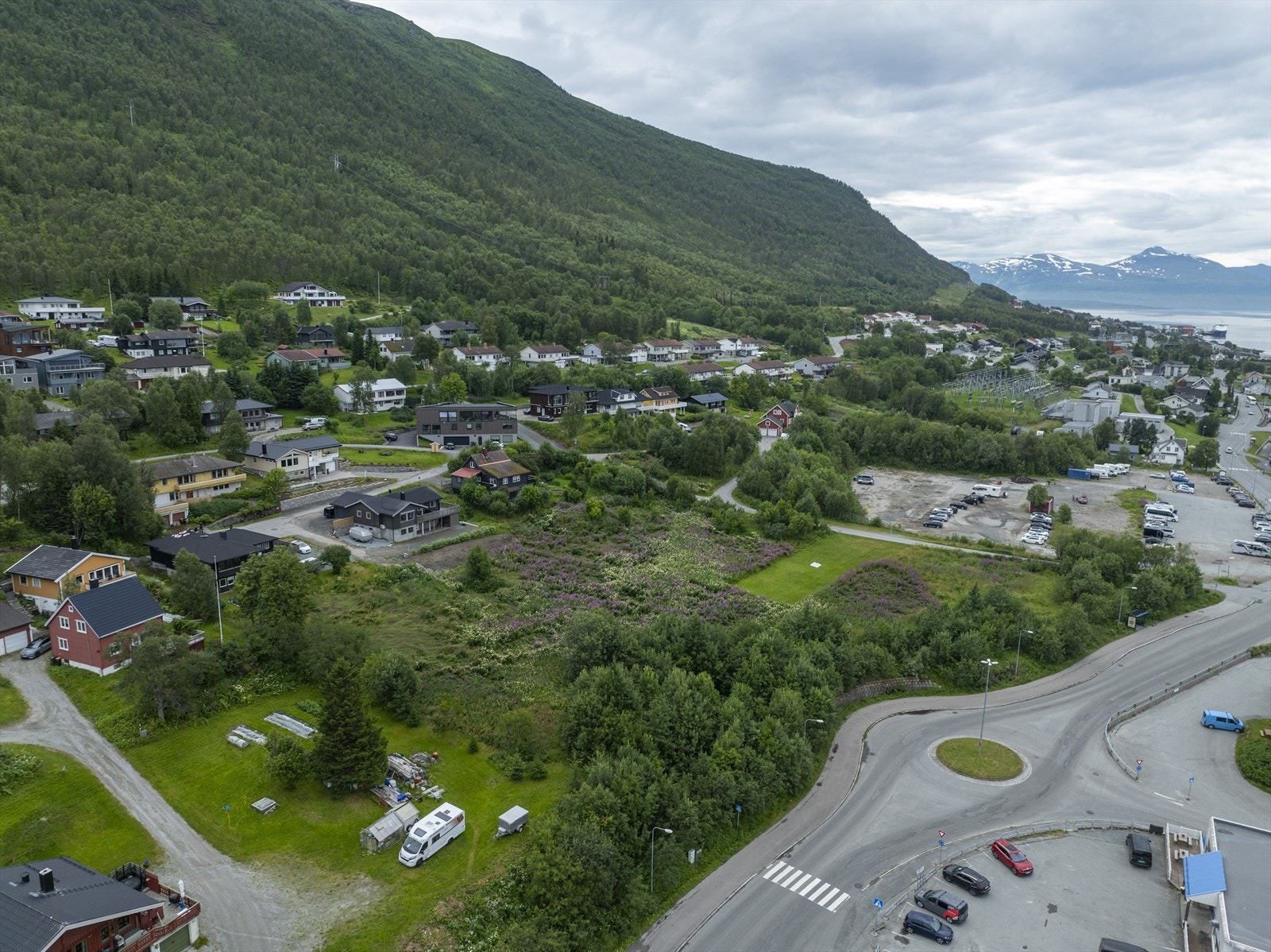 Møllervegen er en liten gate som kobler sammen Solstrandvegen og Anton Jakobsensveg Galleribilde