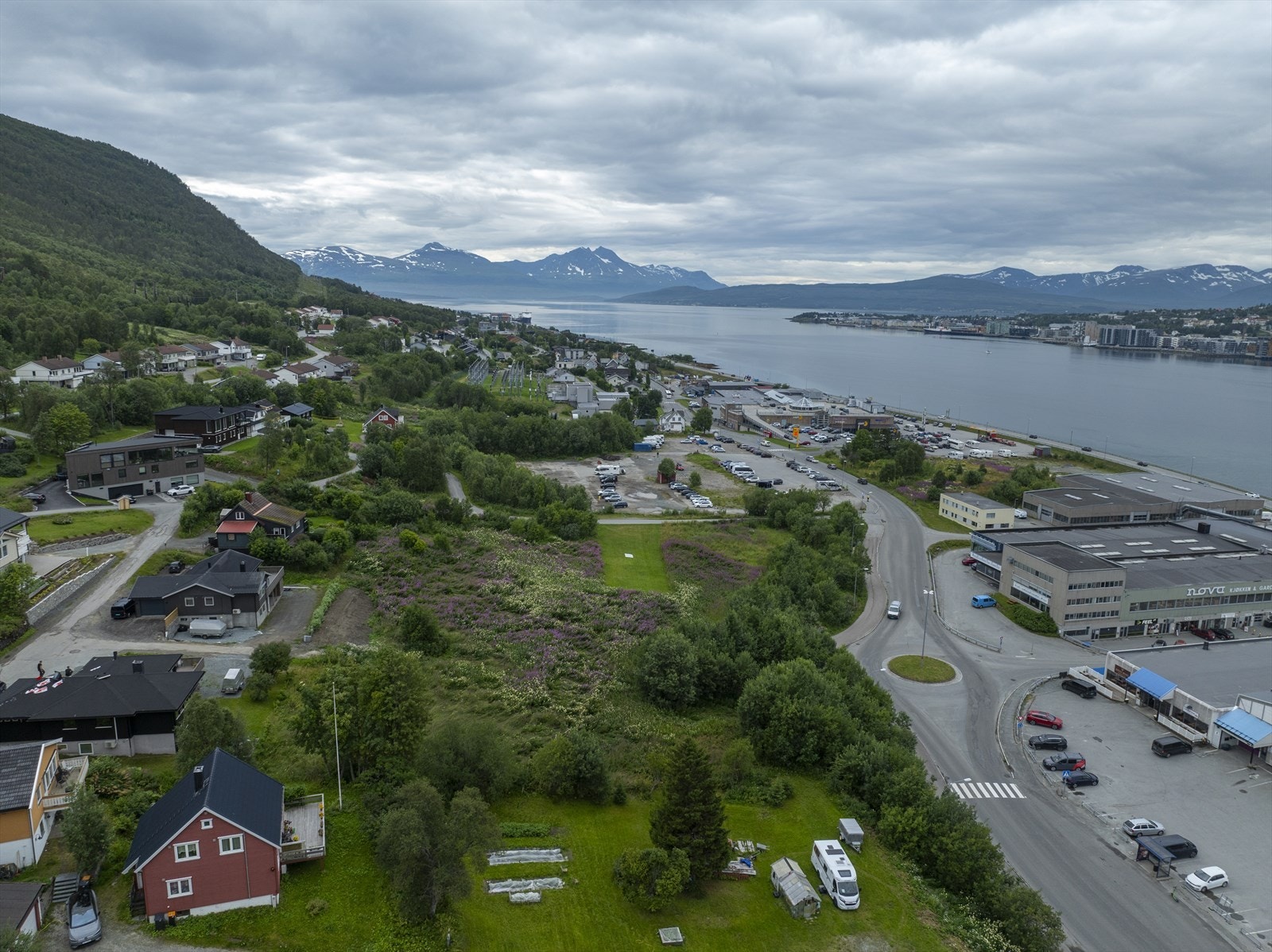 Oversikt over tomtene og området sørover Galleribilde