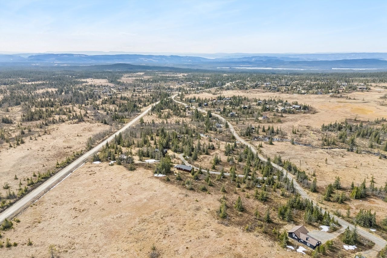 Hytta har en attraktiv plassering mellom Gamlevegen og fjellveien/Ljøsheimvegen Galleribilde