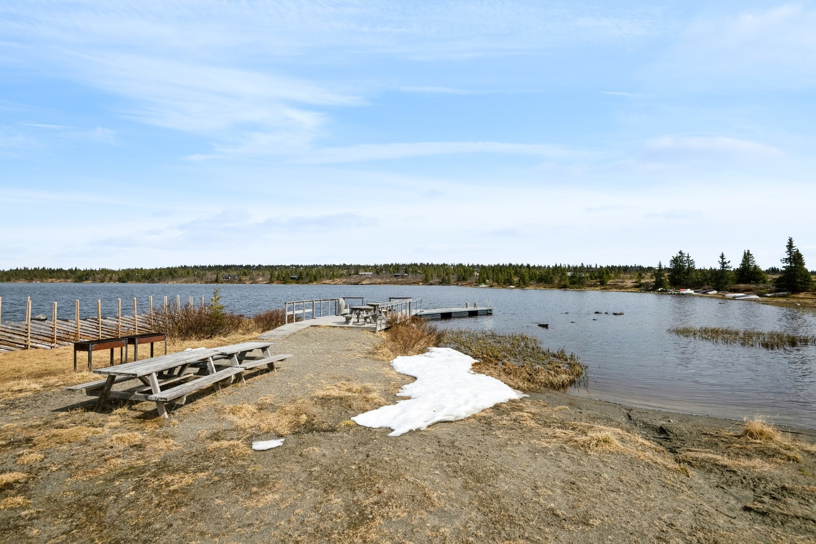 Hytta ligger like sør for Ljøsvatnet. Galleribilde