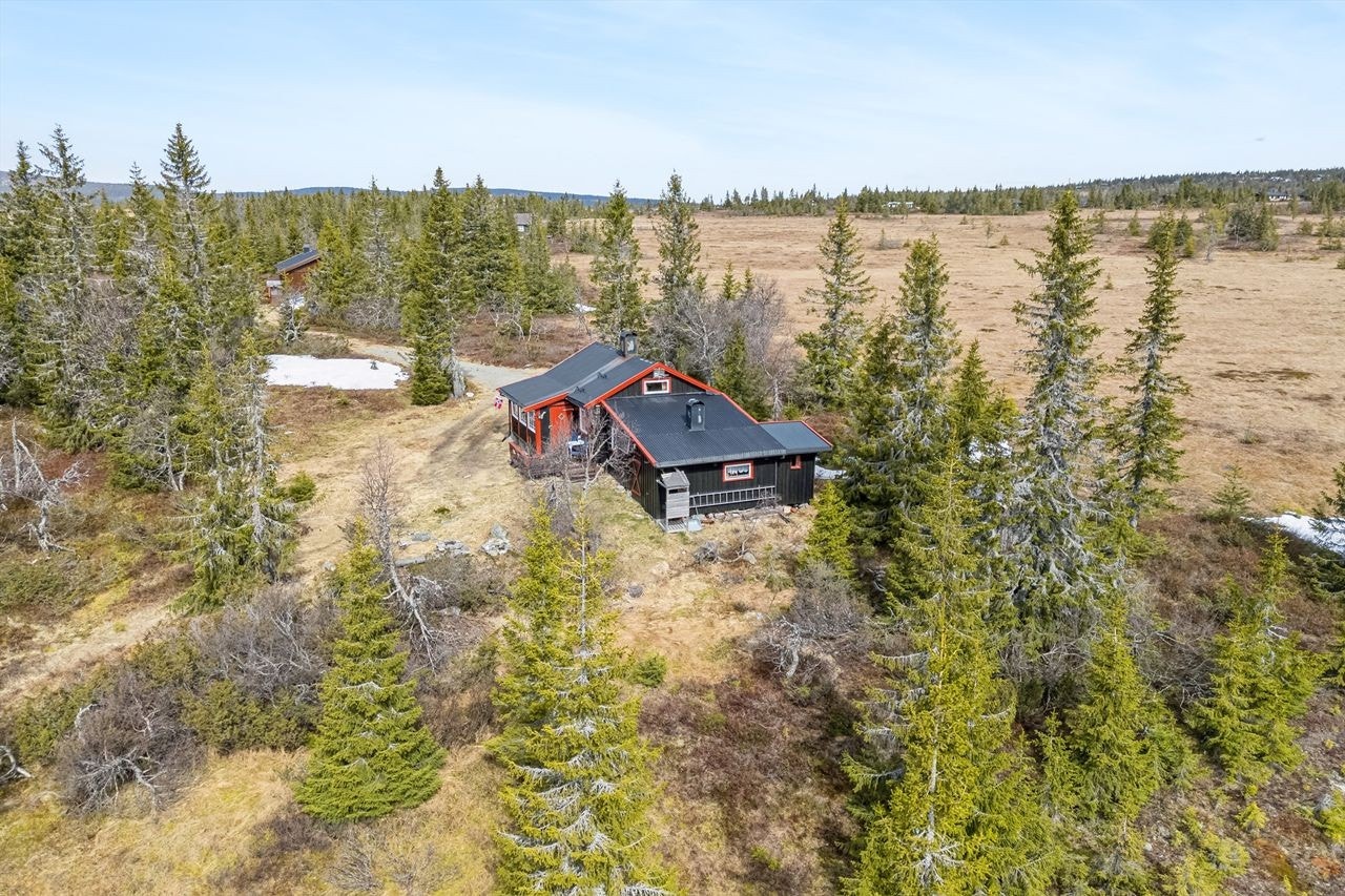 Hytta er oppført i 1960 og er senere tilbygget Galleribilde