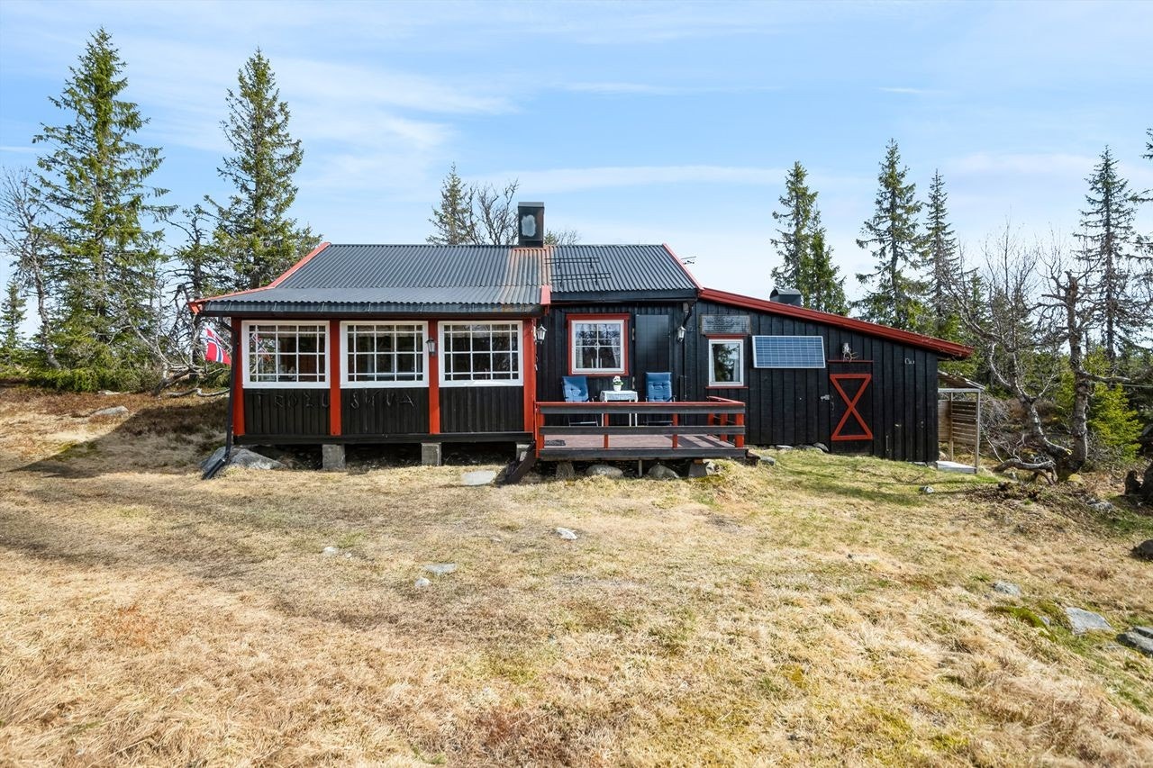 Hytta har ikke innlagt vann, men vann hentes fra vannposter i området Galleribilde