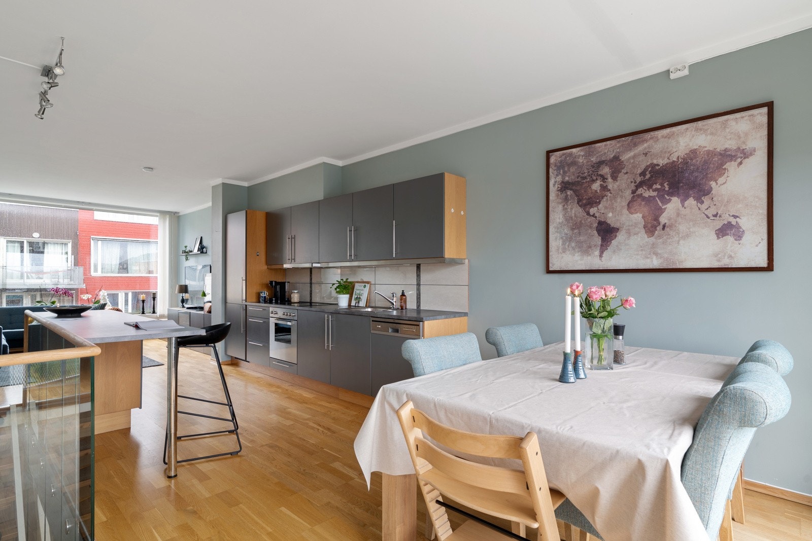 God plass rundt spisestuen til å samle venner og familie til gode måltider og hyggelige spillkvelder. Galleribilde