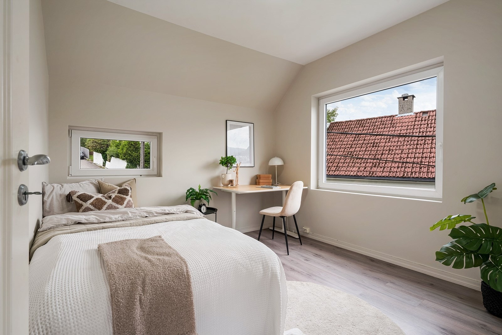 - Romslig soverom på 9,5 kvm - Galleribilde